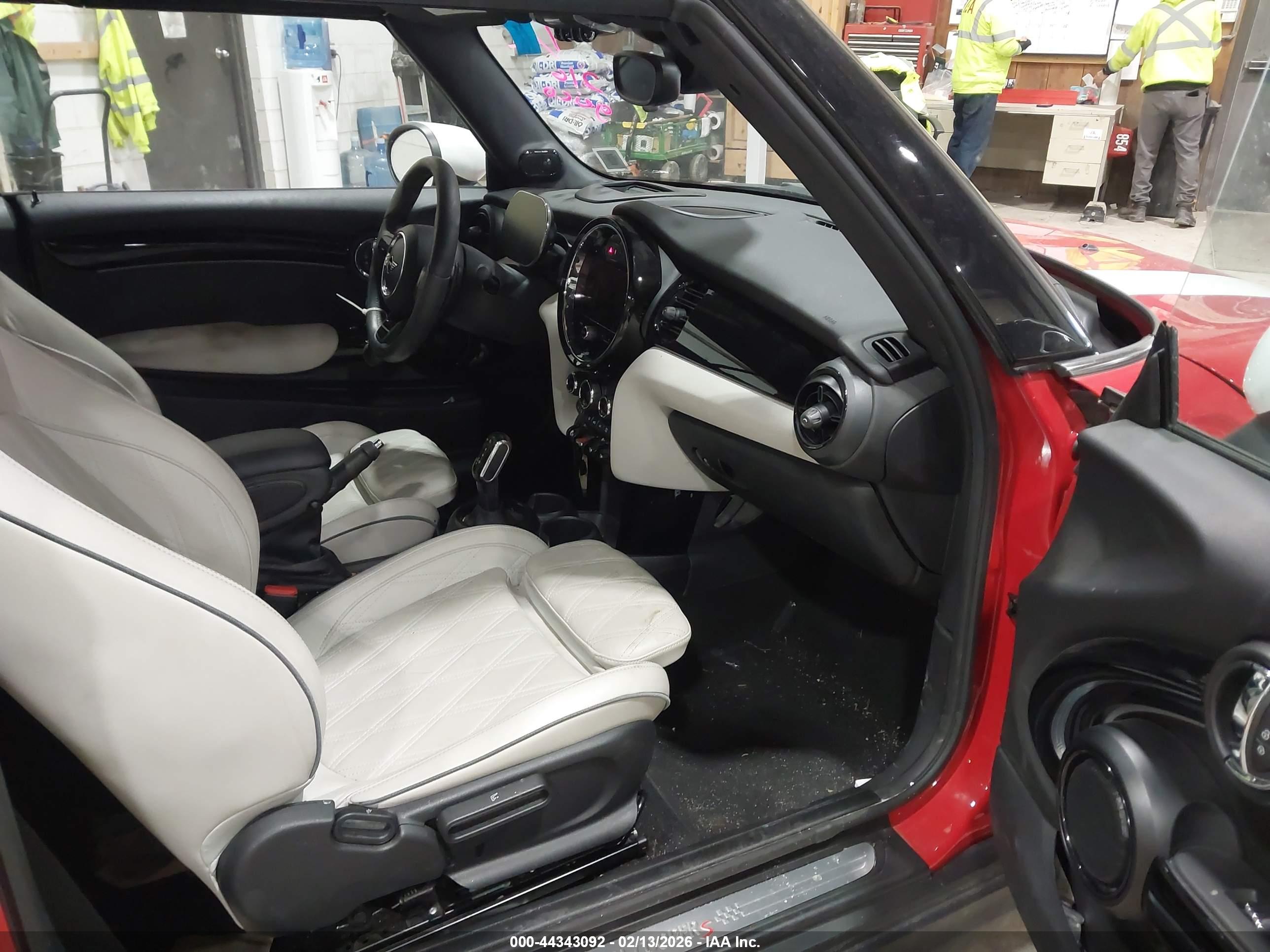 MINI CONVERTIBLE image 5
