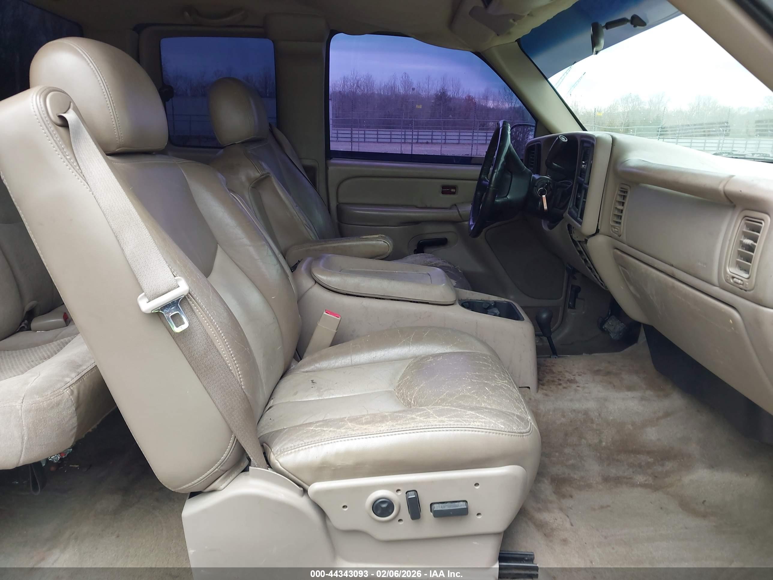 CHEVROLET SILVERADO image 5