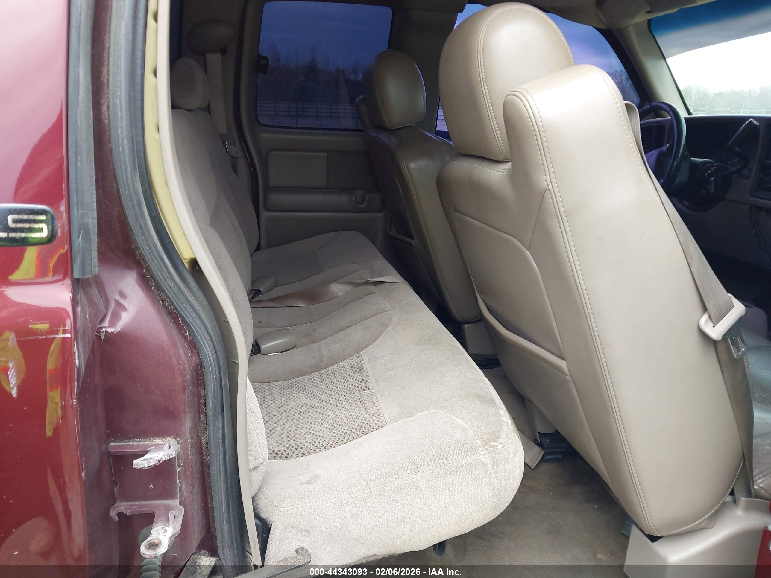 CHEVROLET SILVERADO image 8