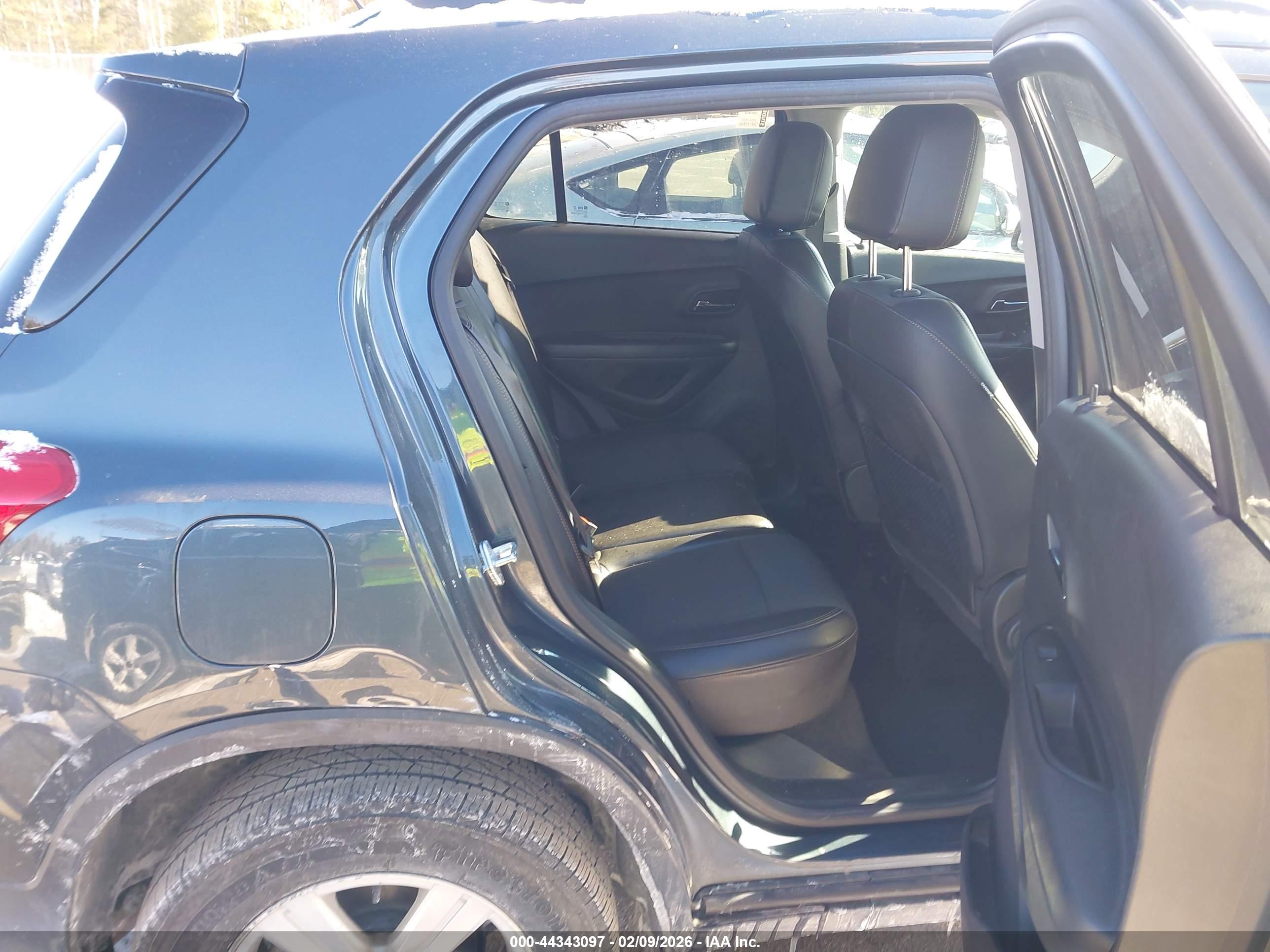 CHEVROLET TRAX image 8