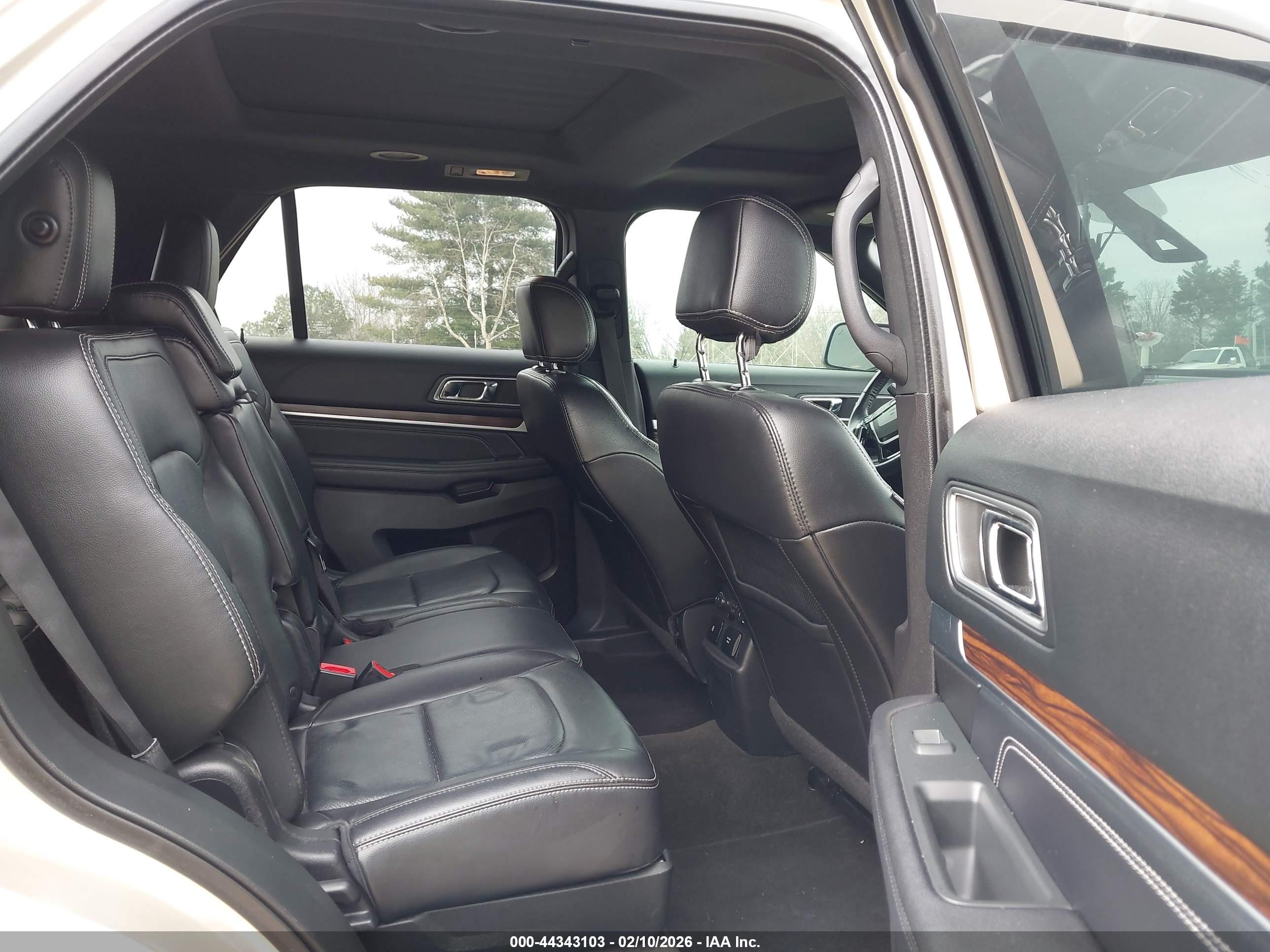 FORD EXPLORER image 8