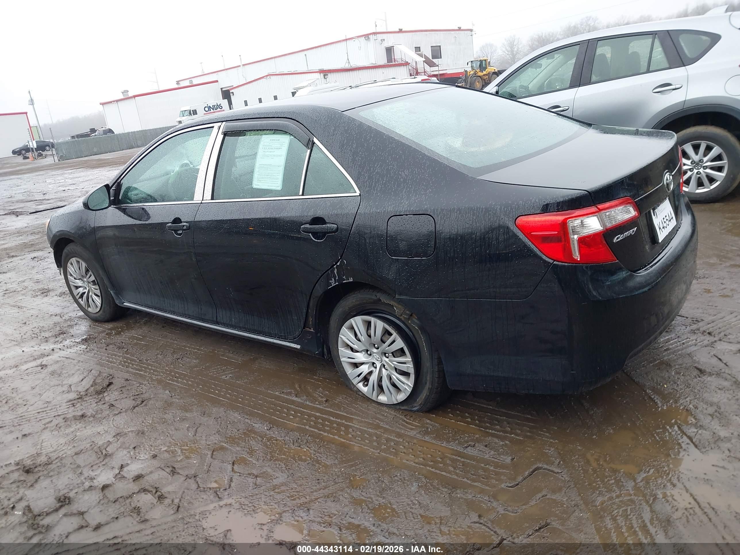 TOYOTA CAMRY image 3