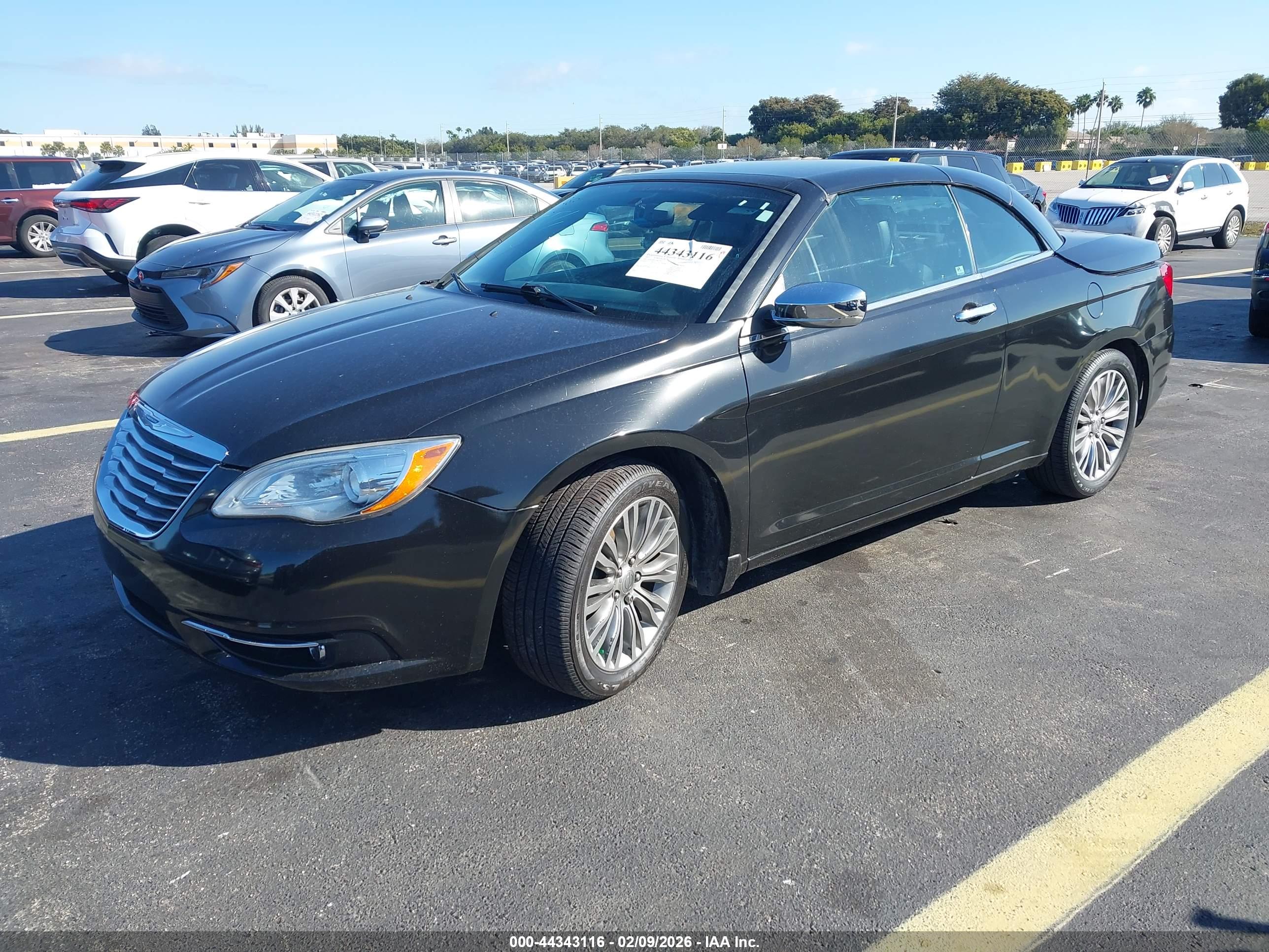 CHRYSLER 200 image 2