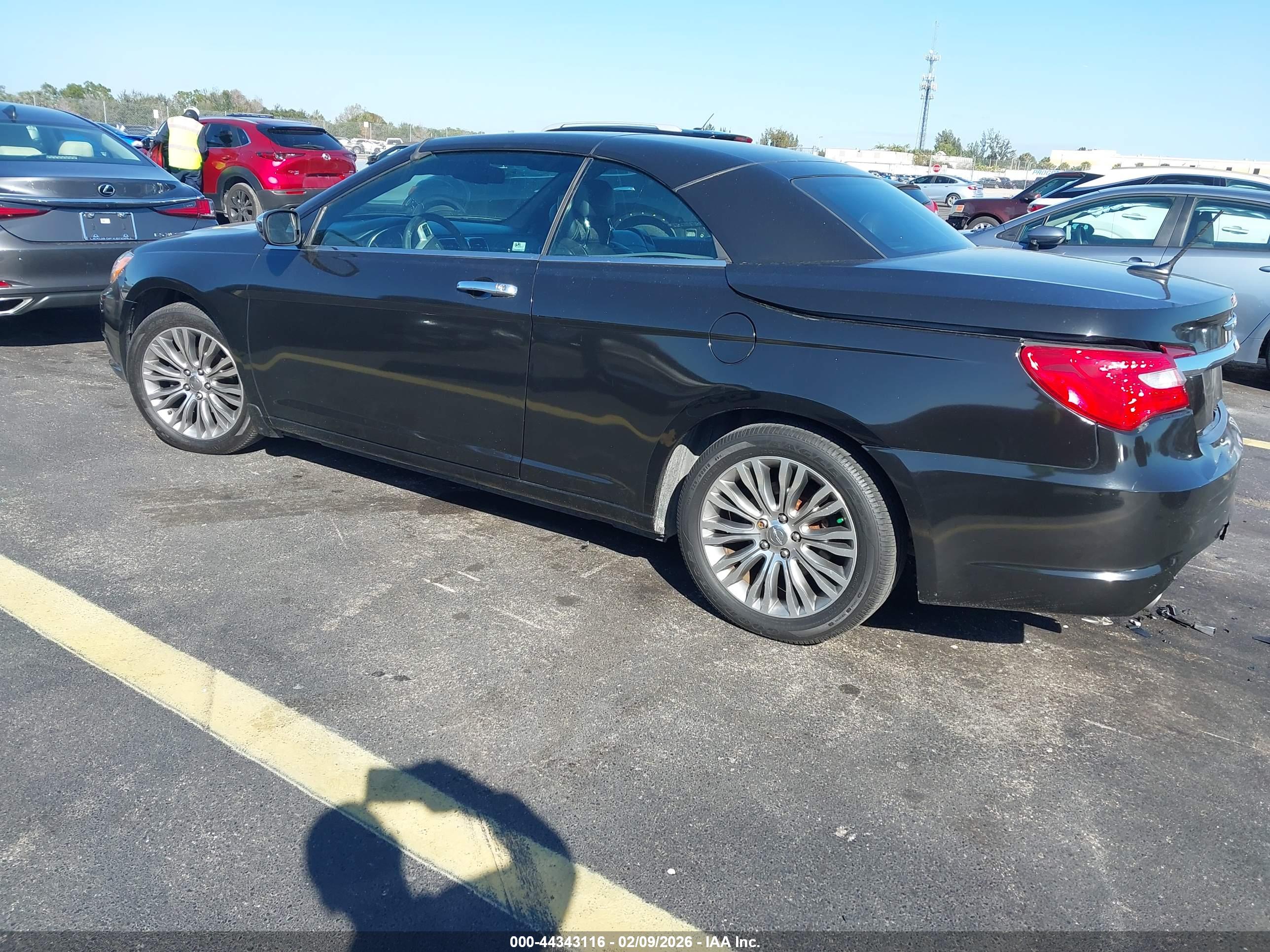 CHRYSLER 200 image 3