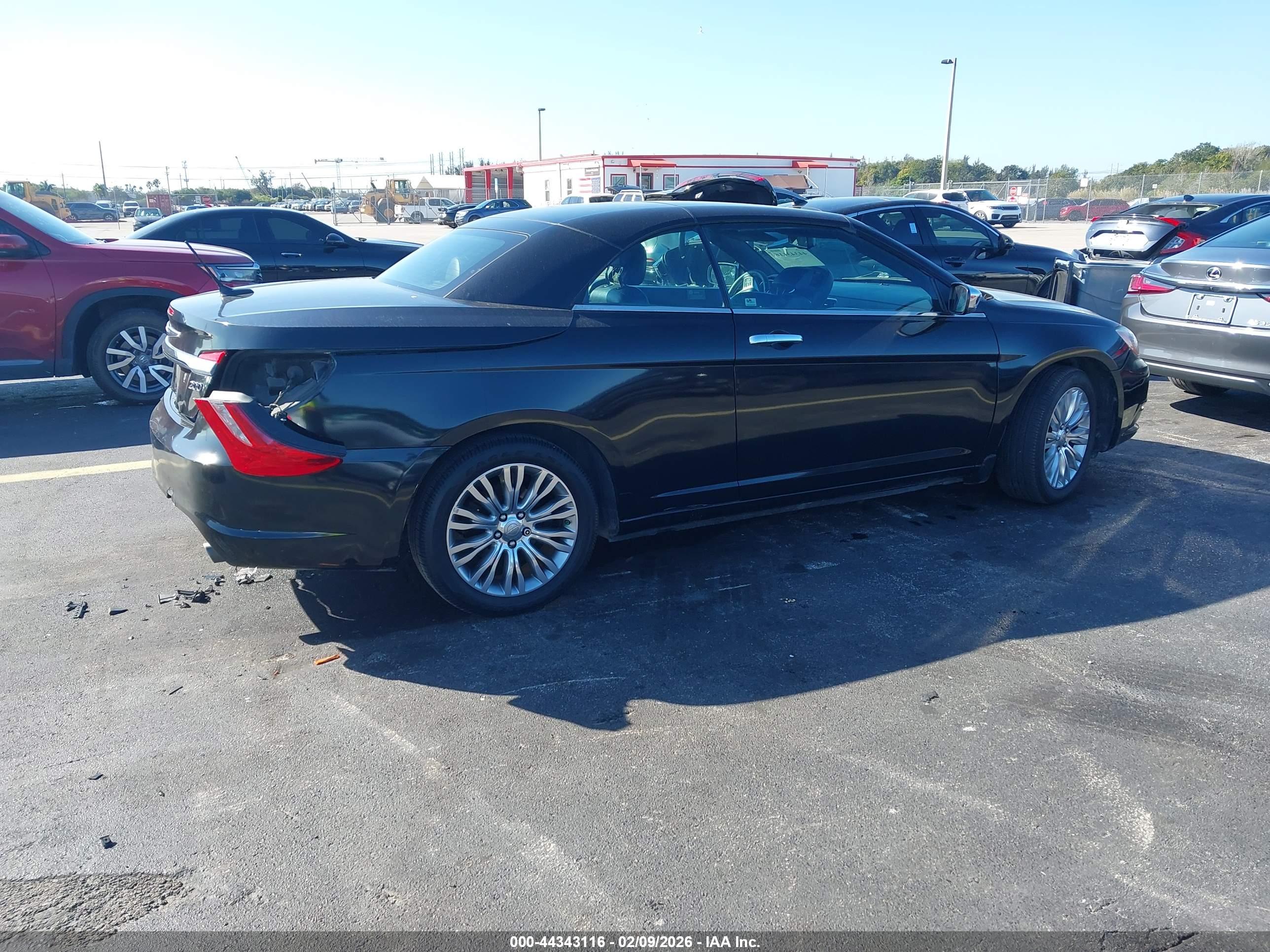 CHRYSLER 200 image 4