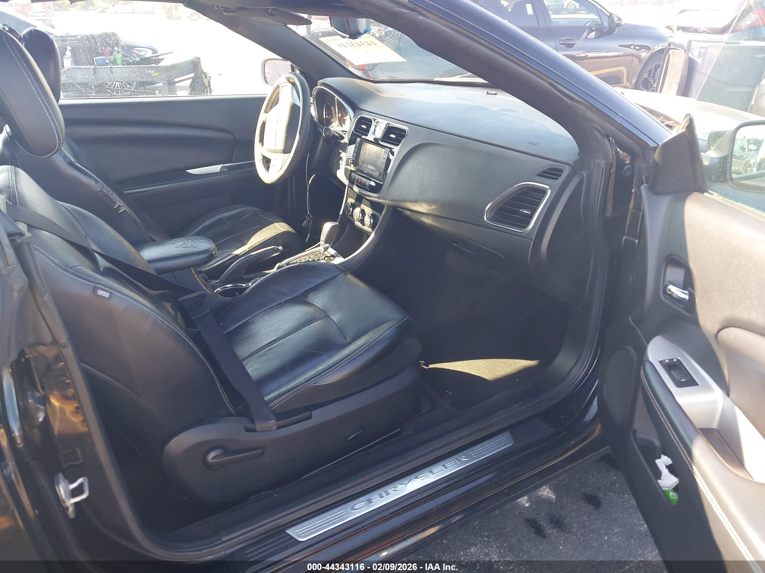 CHRYSLER 200 image 5