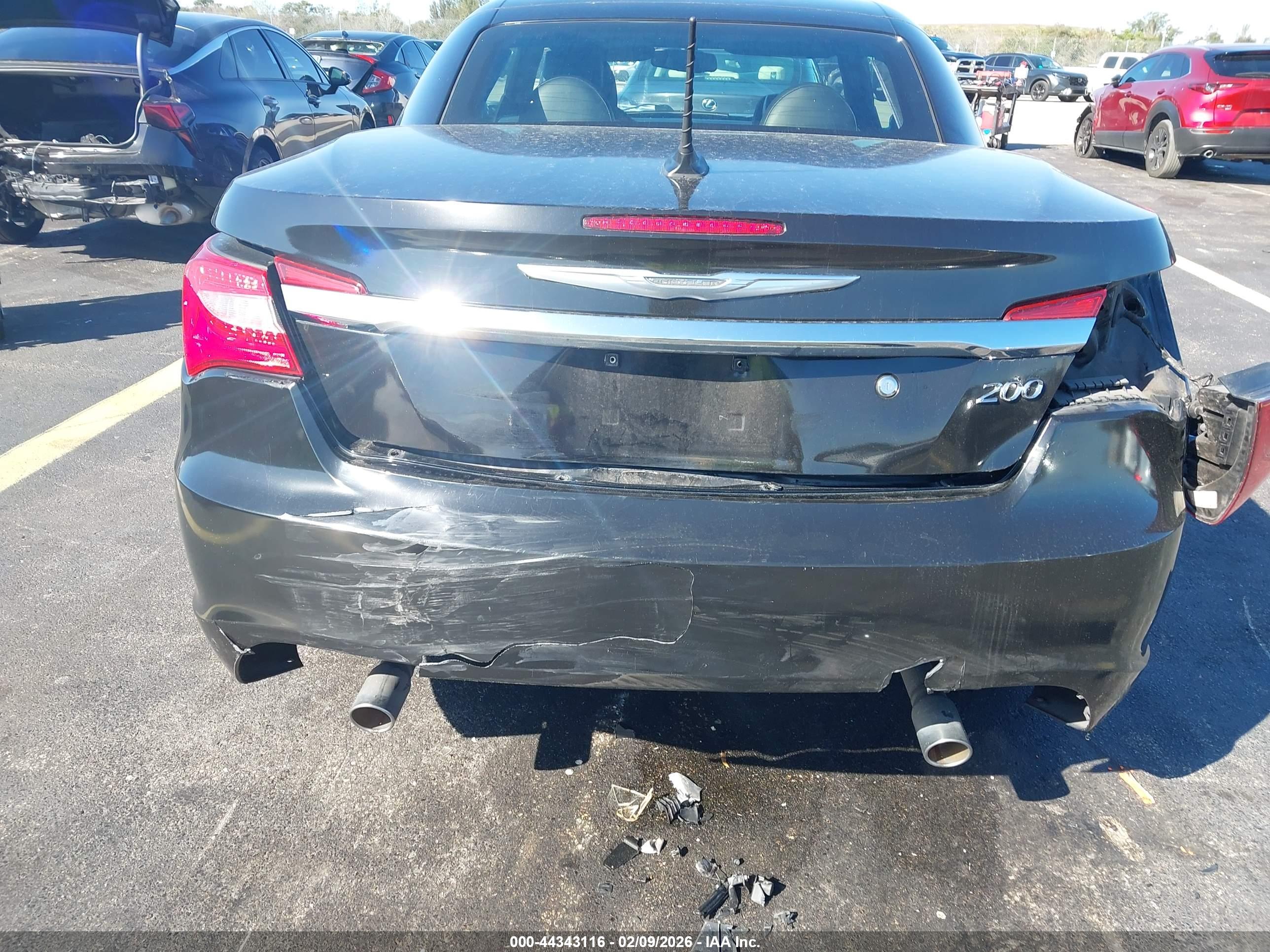 CHRYSLER 200 image 6