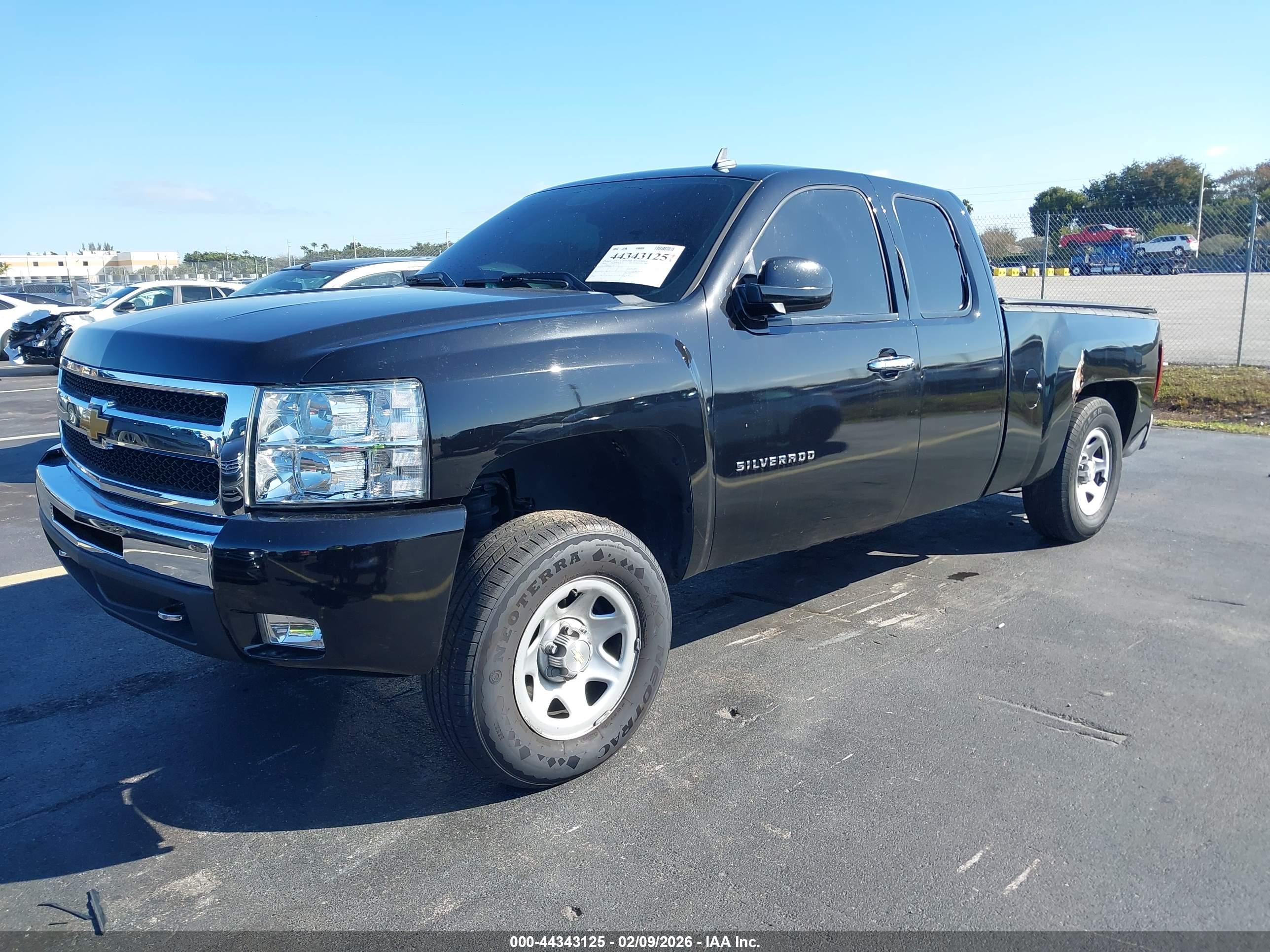 CHEVROLET SILVERADO image 2