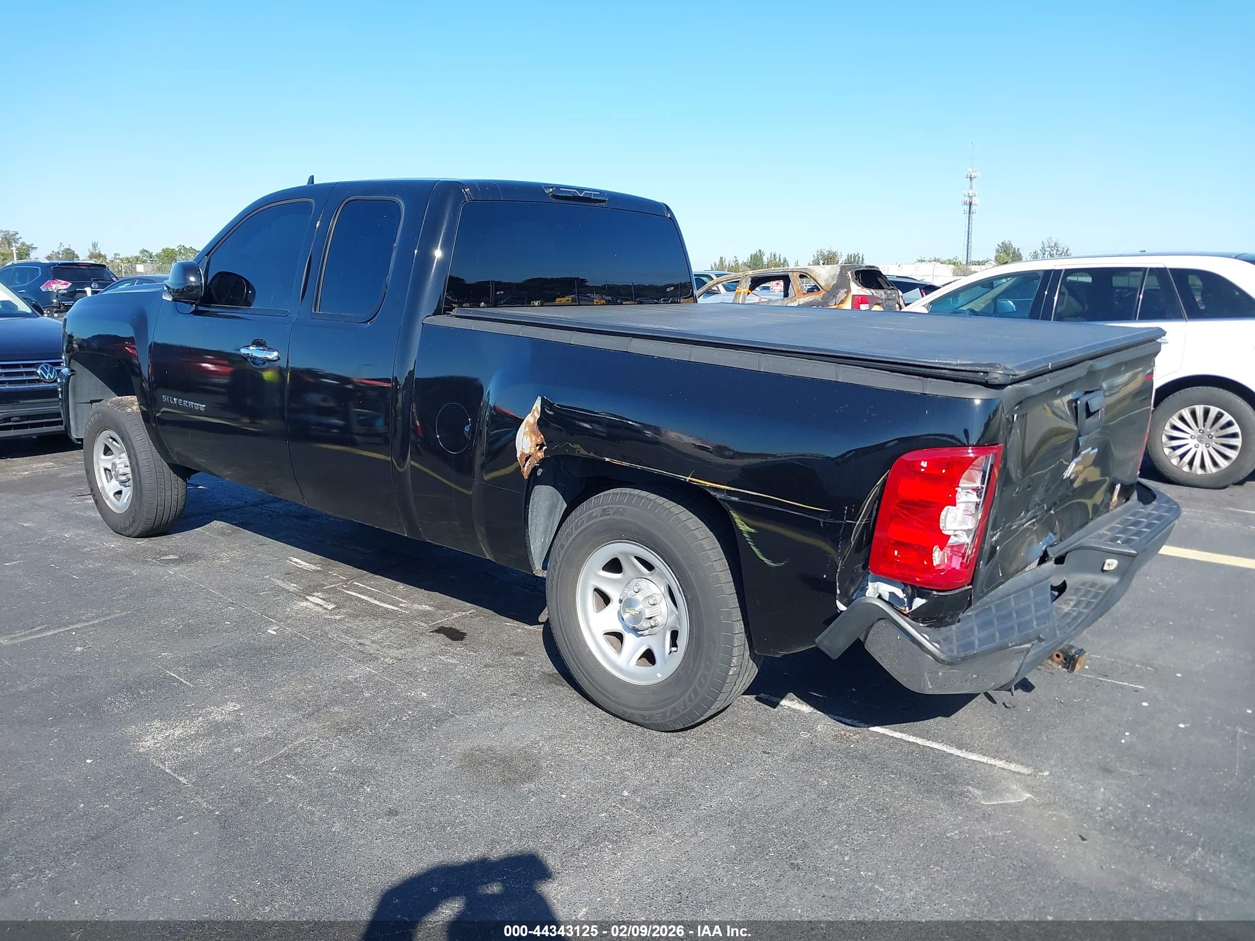 CHEVROLET SILVERADO image 3