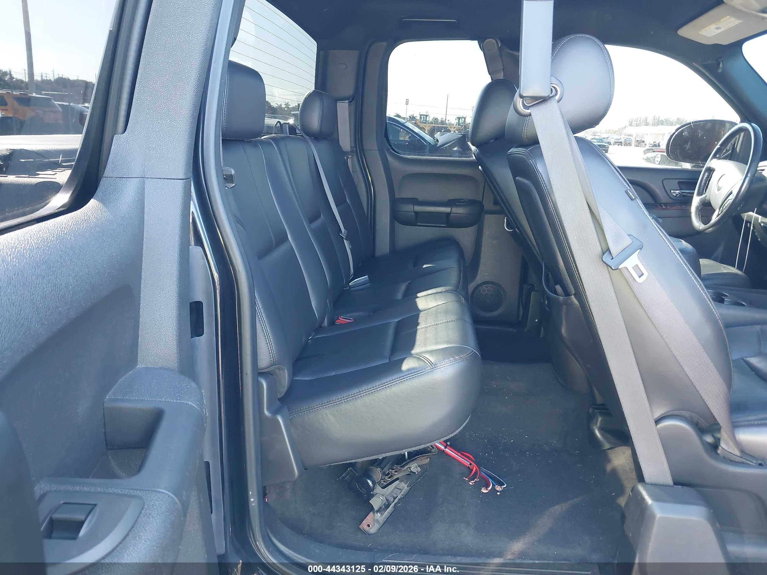 CHEVROLET SILVERADO image 8