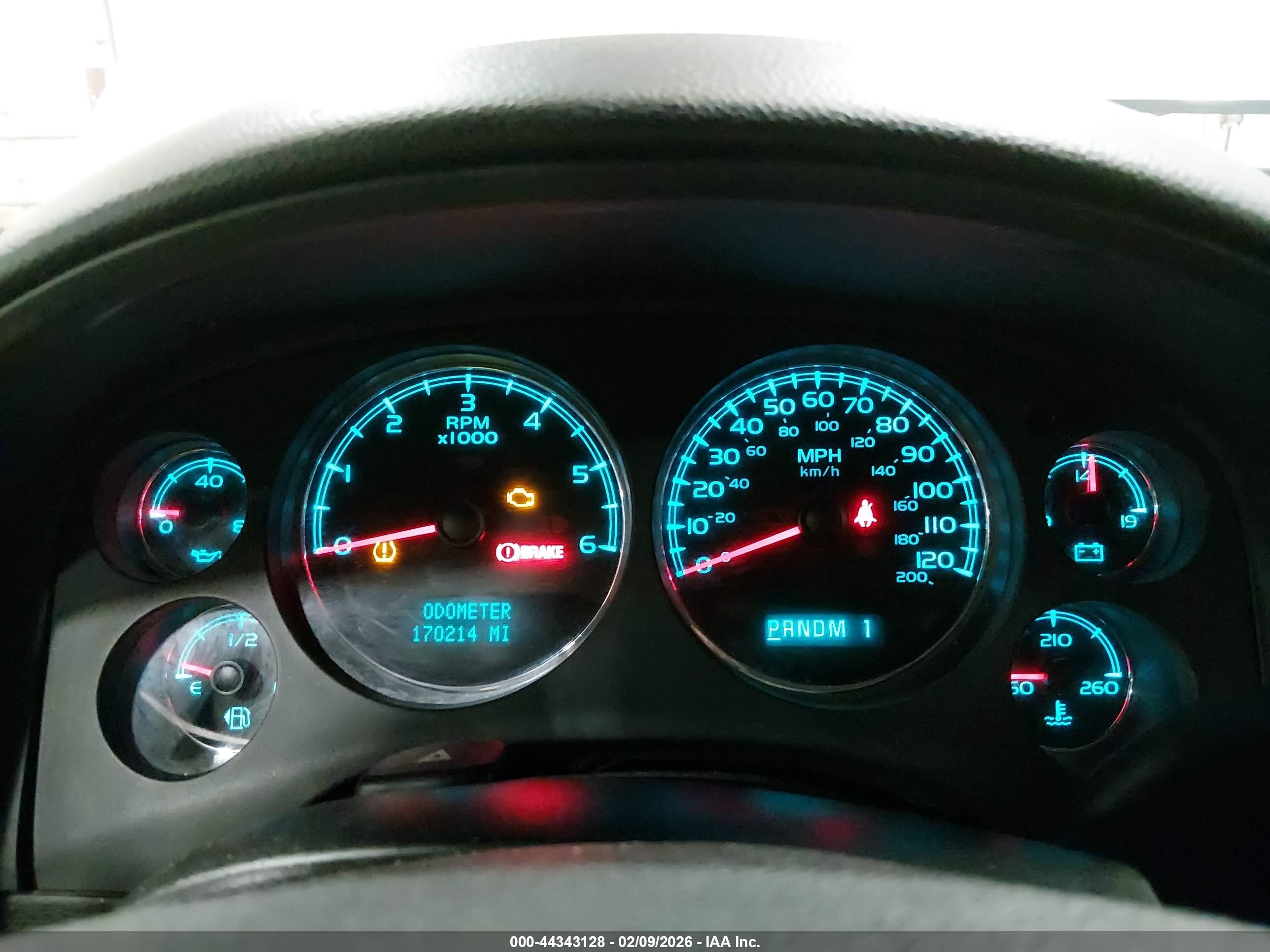 CHEVROLET SUBURBAN image 7