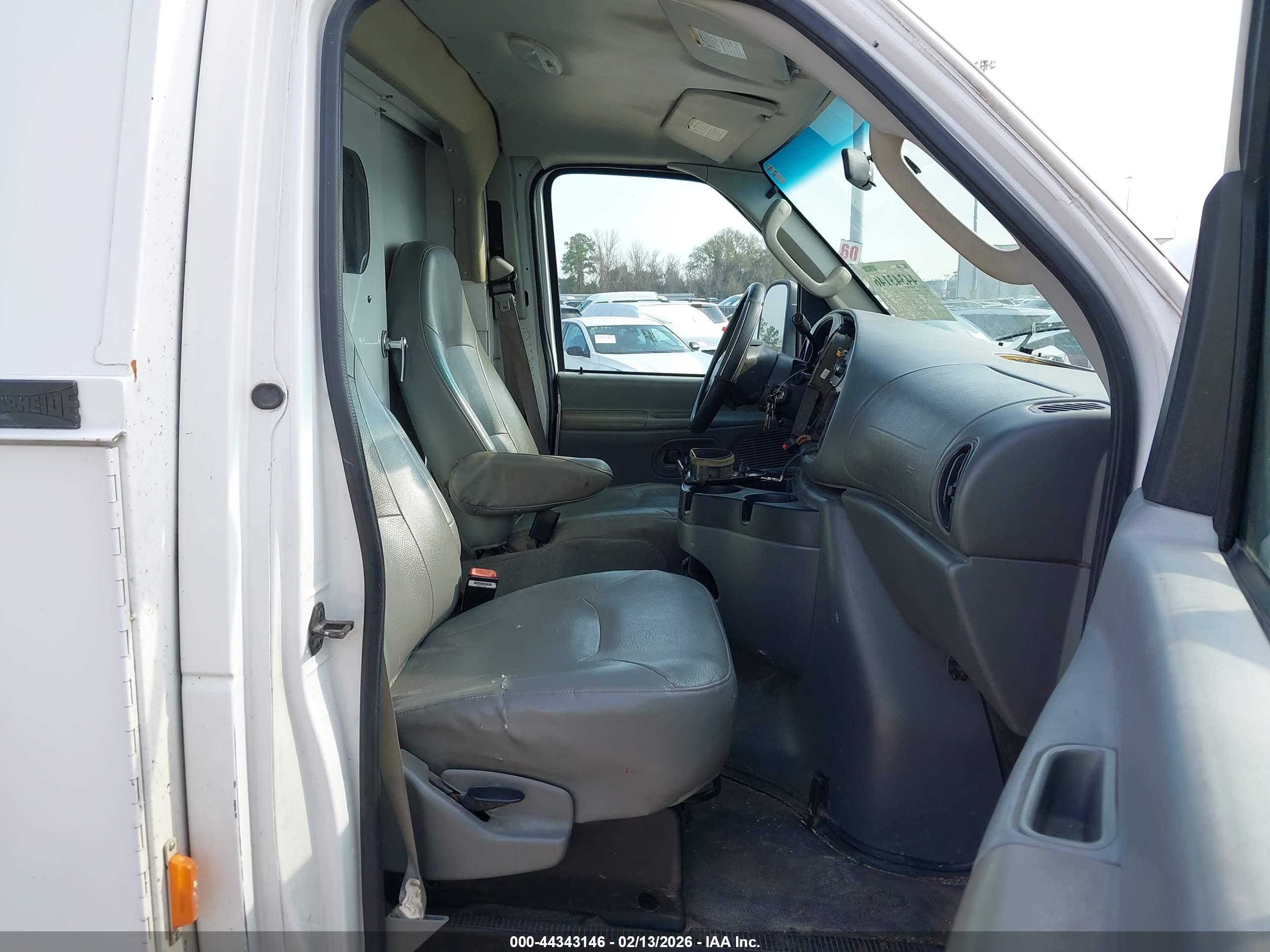 FORD E-350 image 8