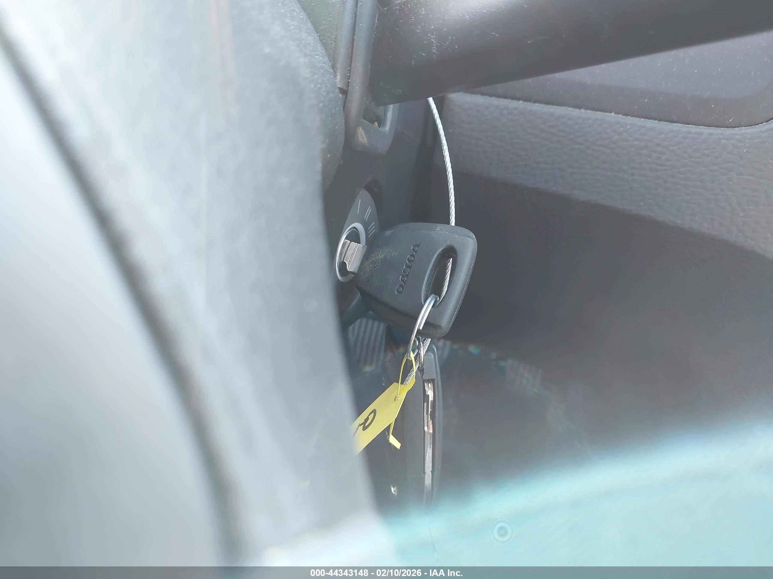 VOLVO S60 image 11