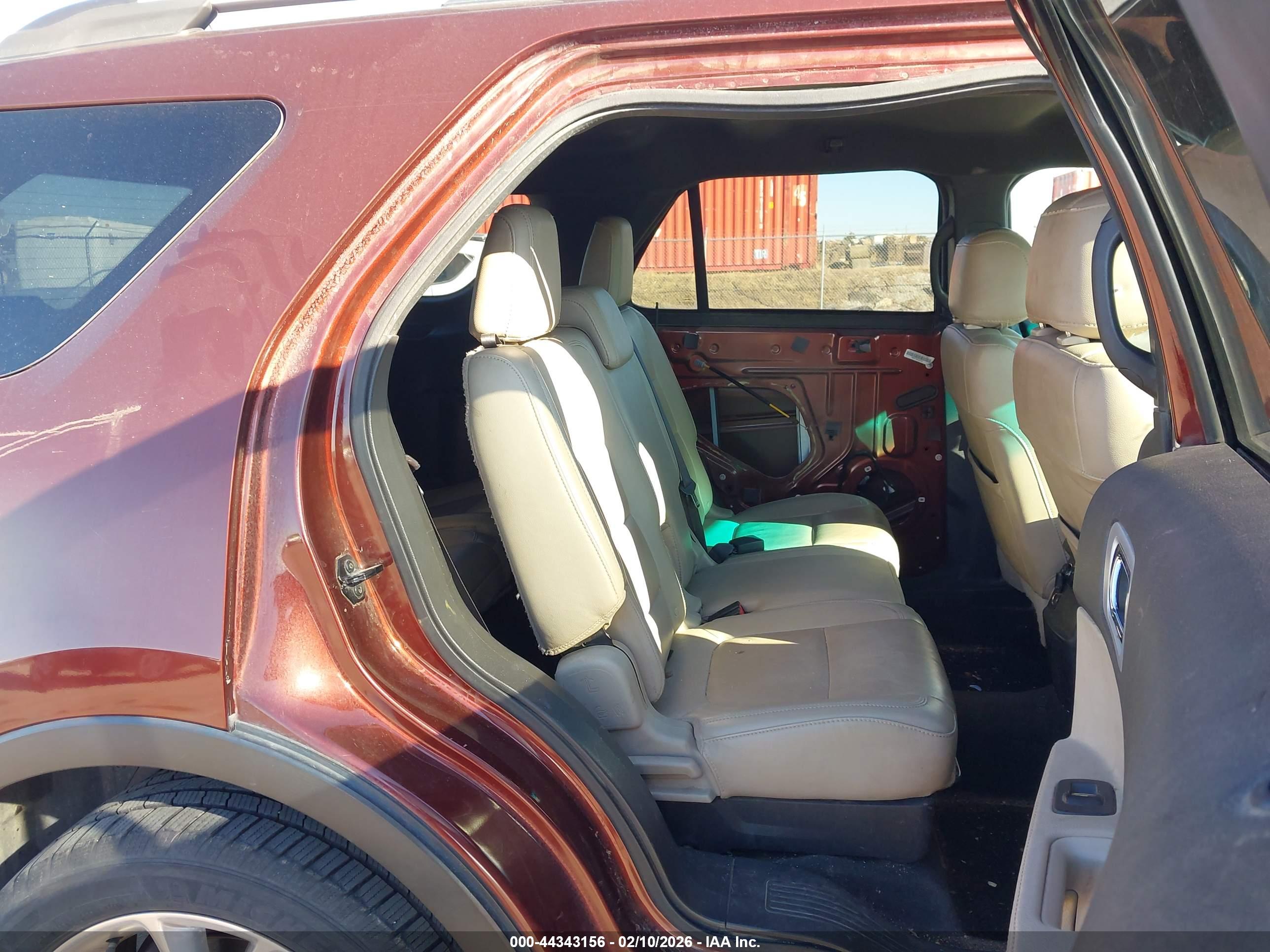 FORD EXPLORER image 8