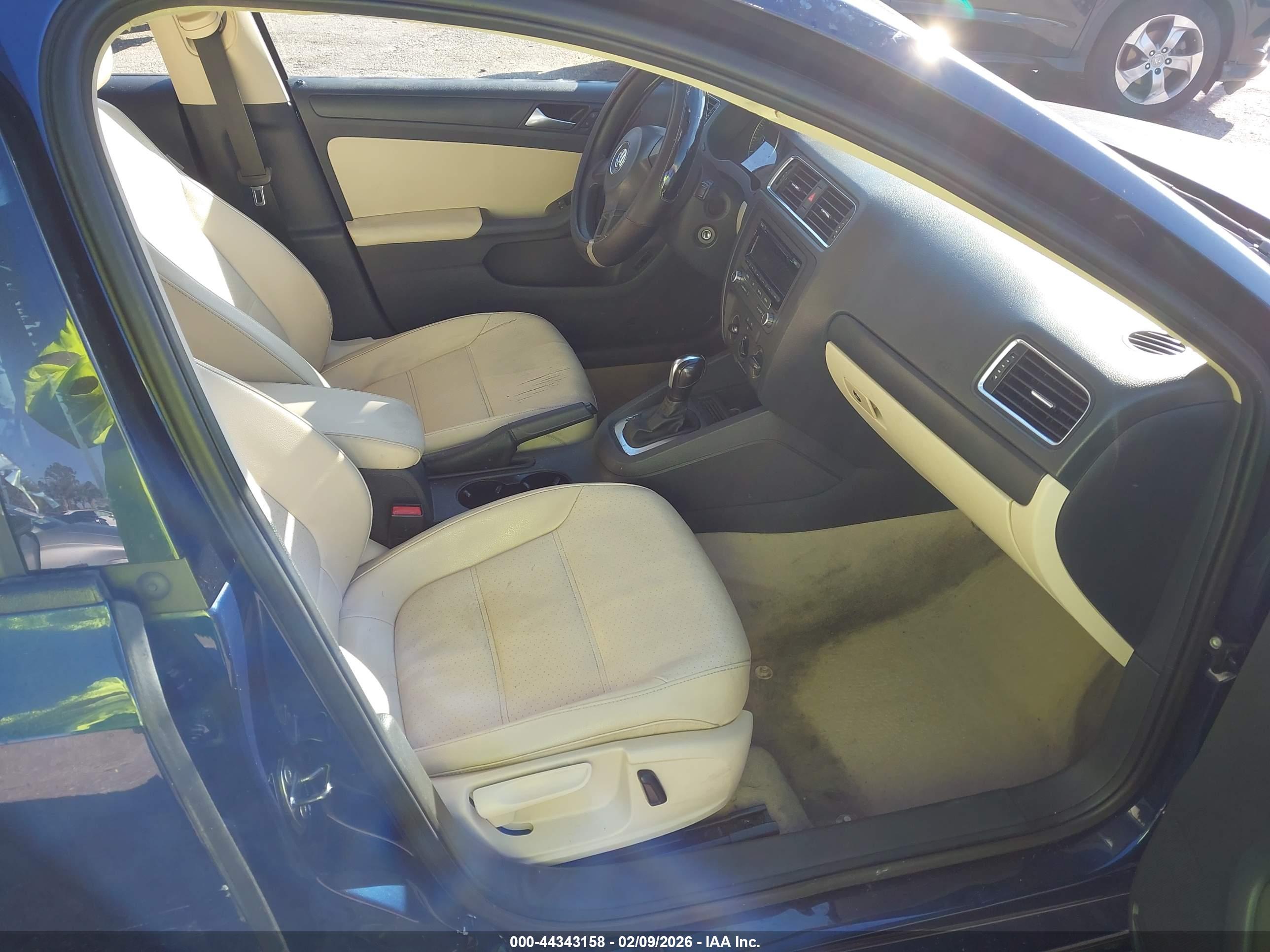 VOLKSWAGEN JETTA image 5