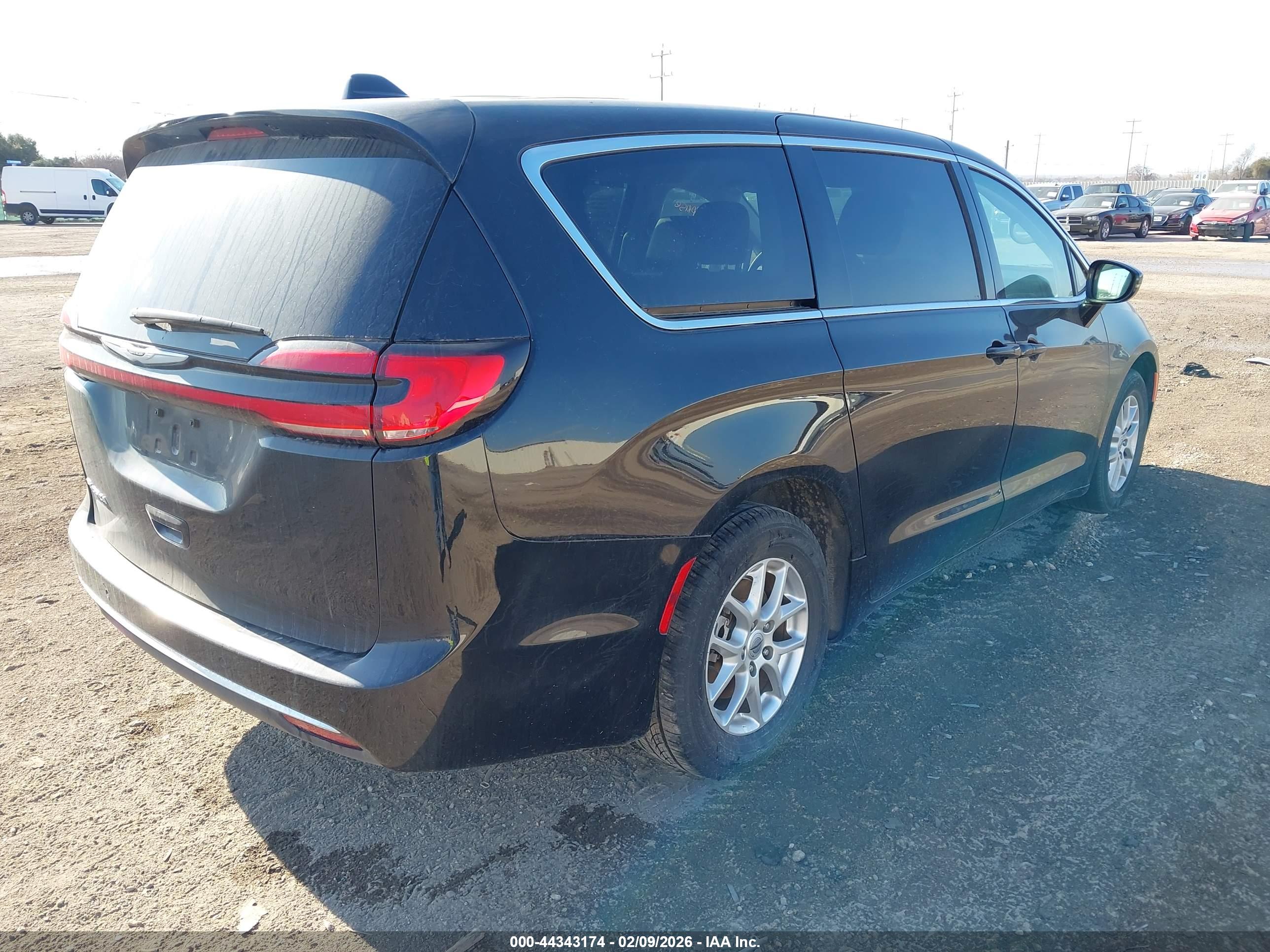 CHRYSLER PACIFICA image 4