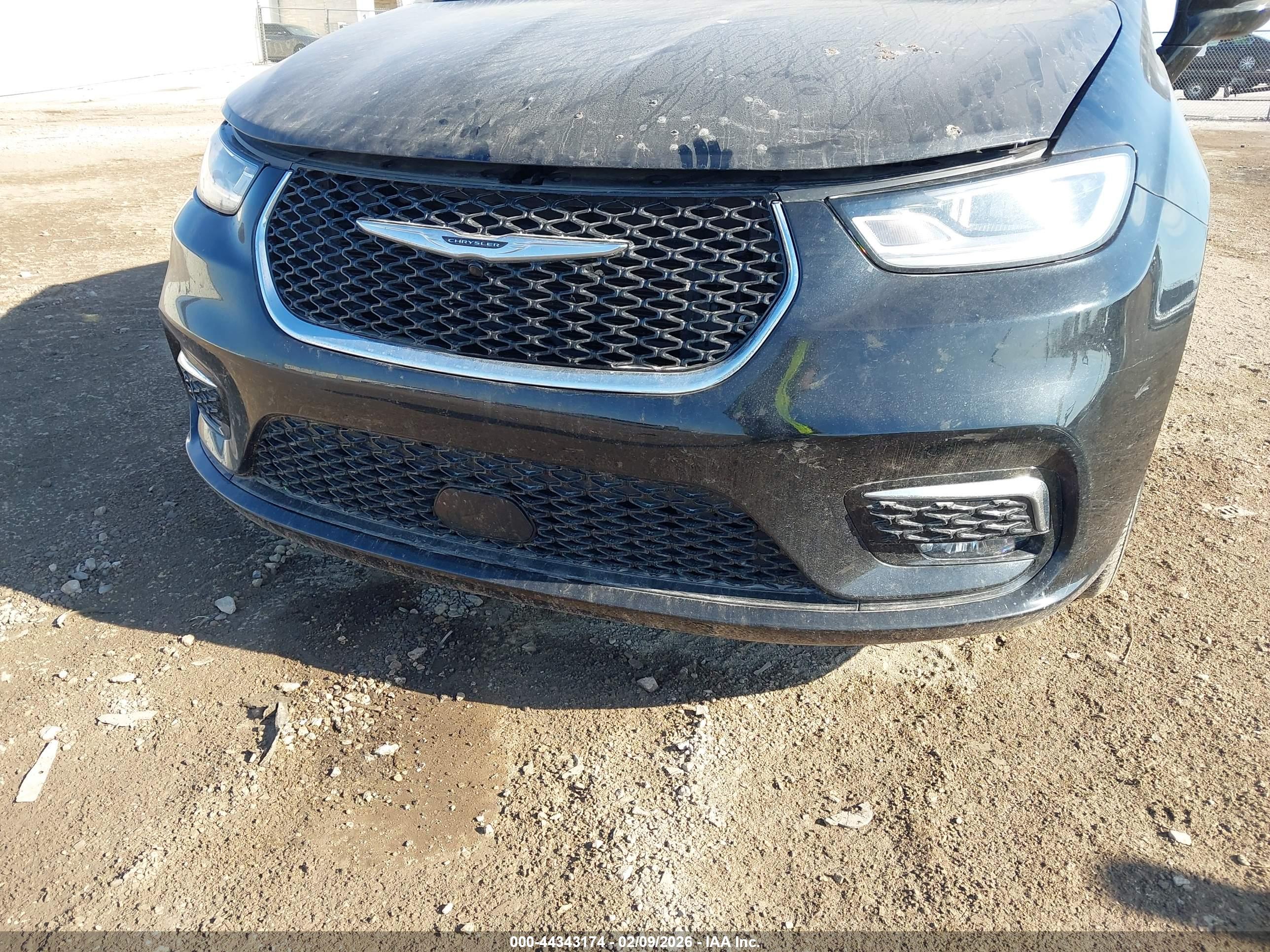 CHRYSLER PACIFICA image 6