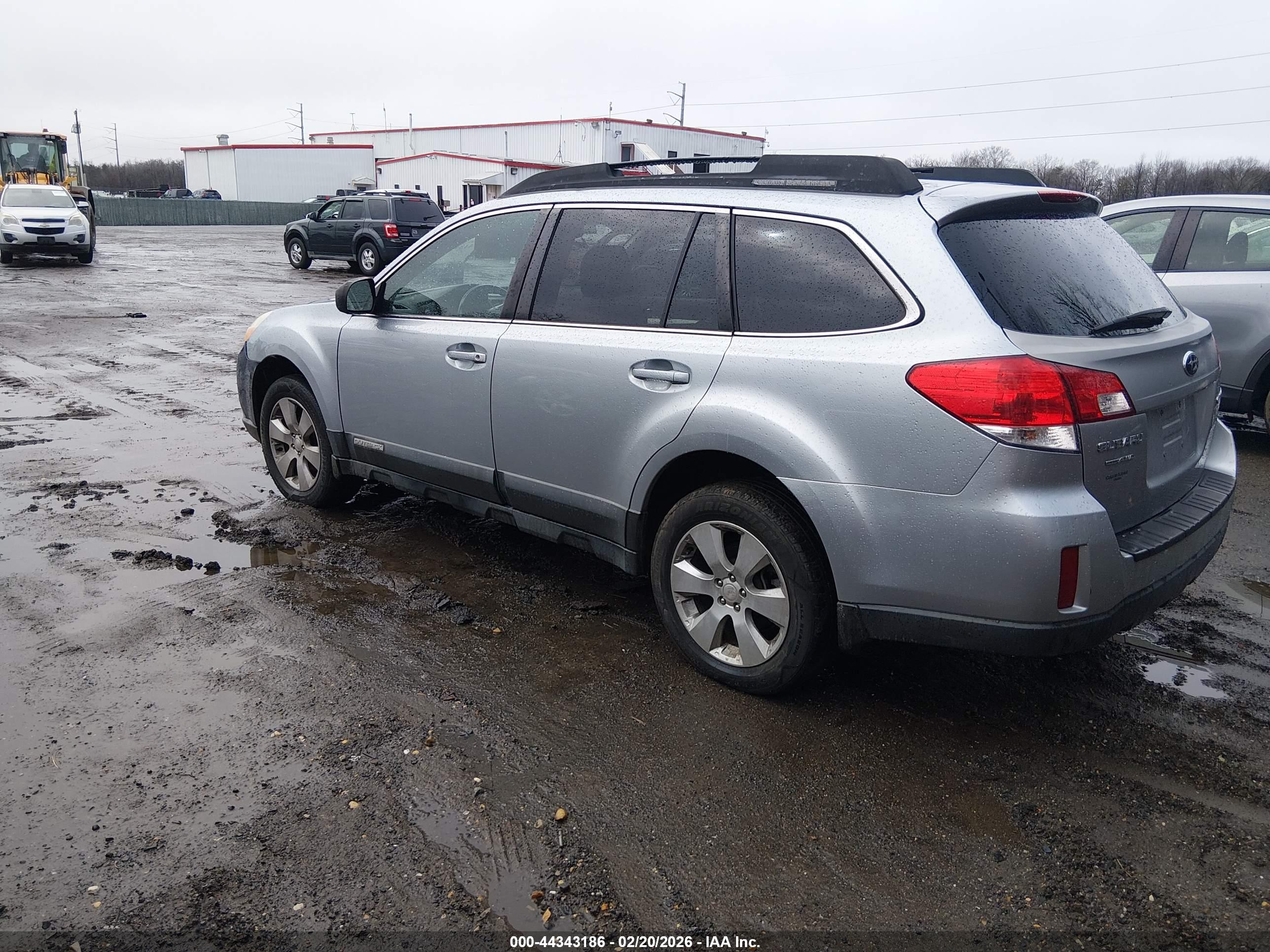 SUBARU OUTBACK image 3