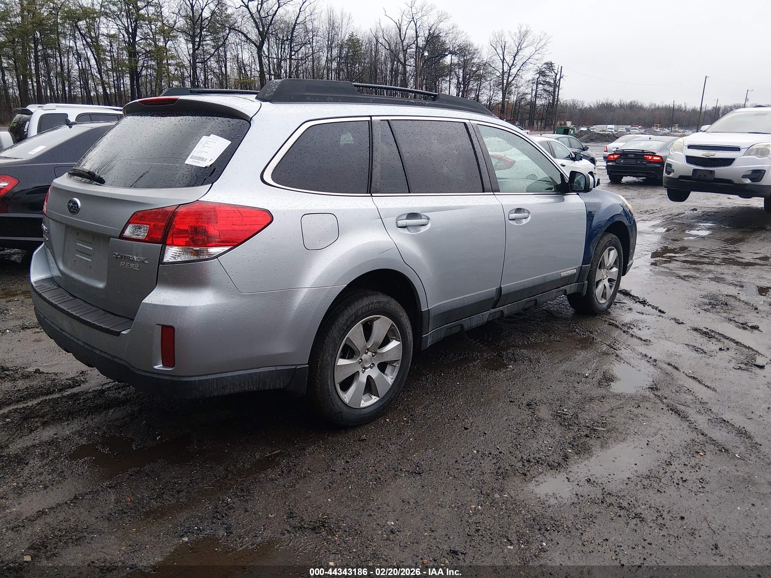 SUBARU OUTBACK image 4