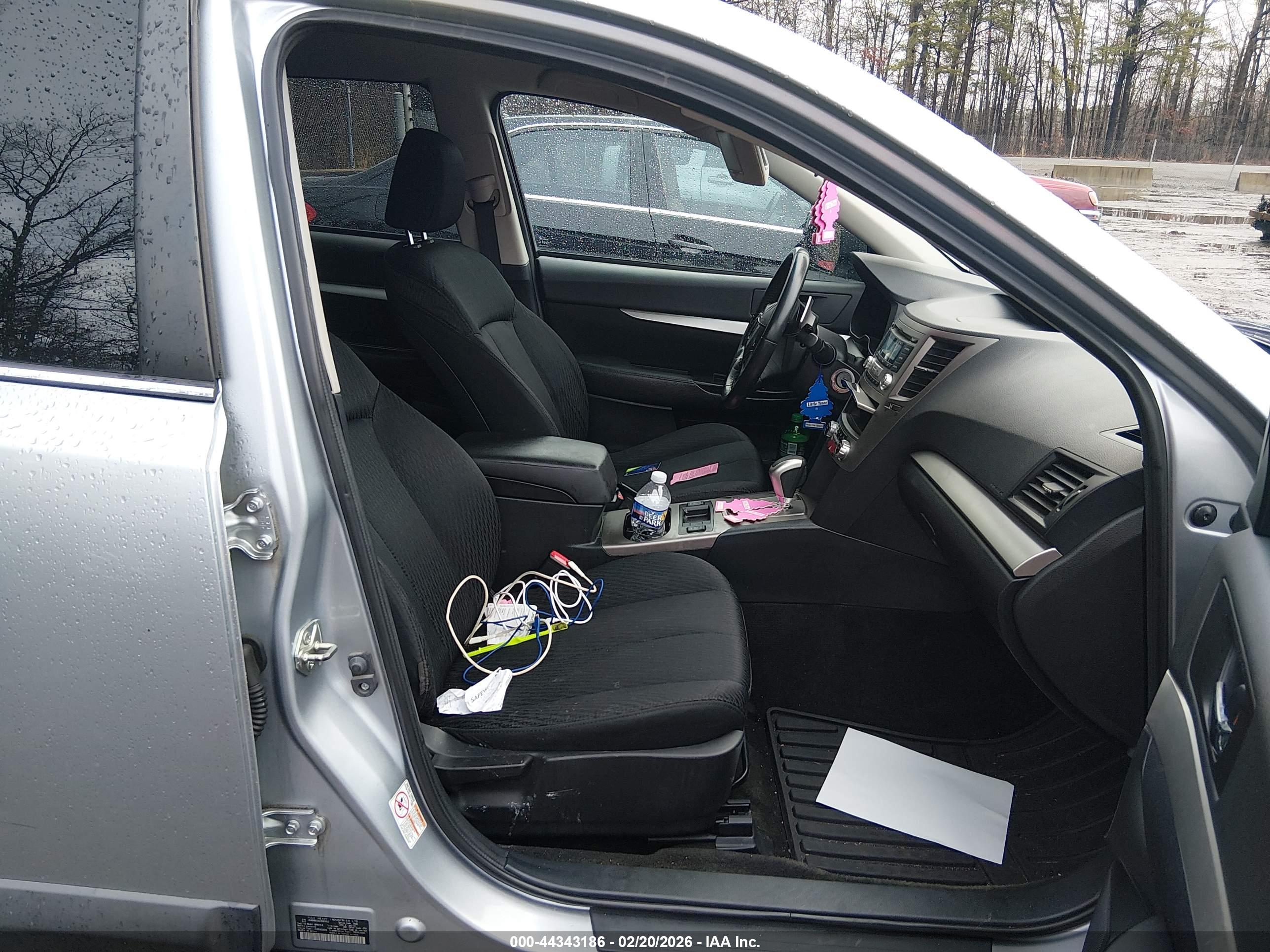 SUBARU OUTBACK image 5