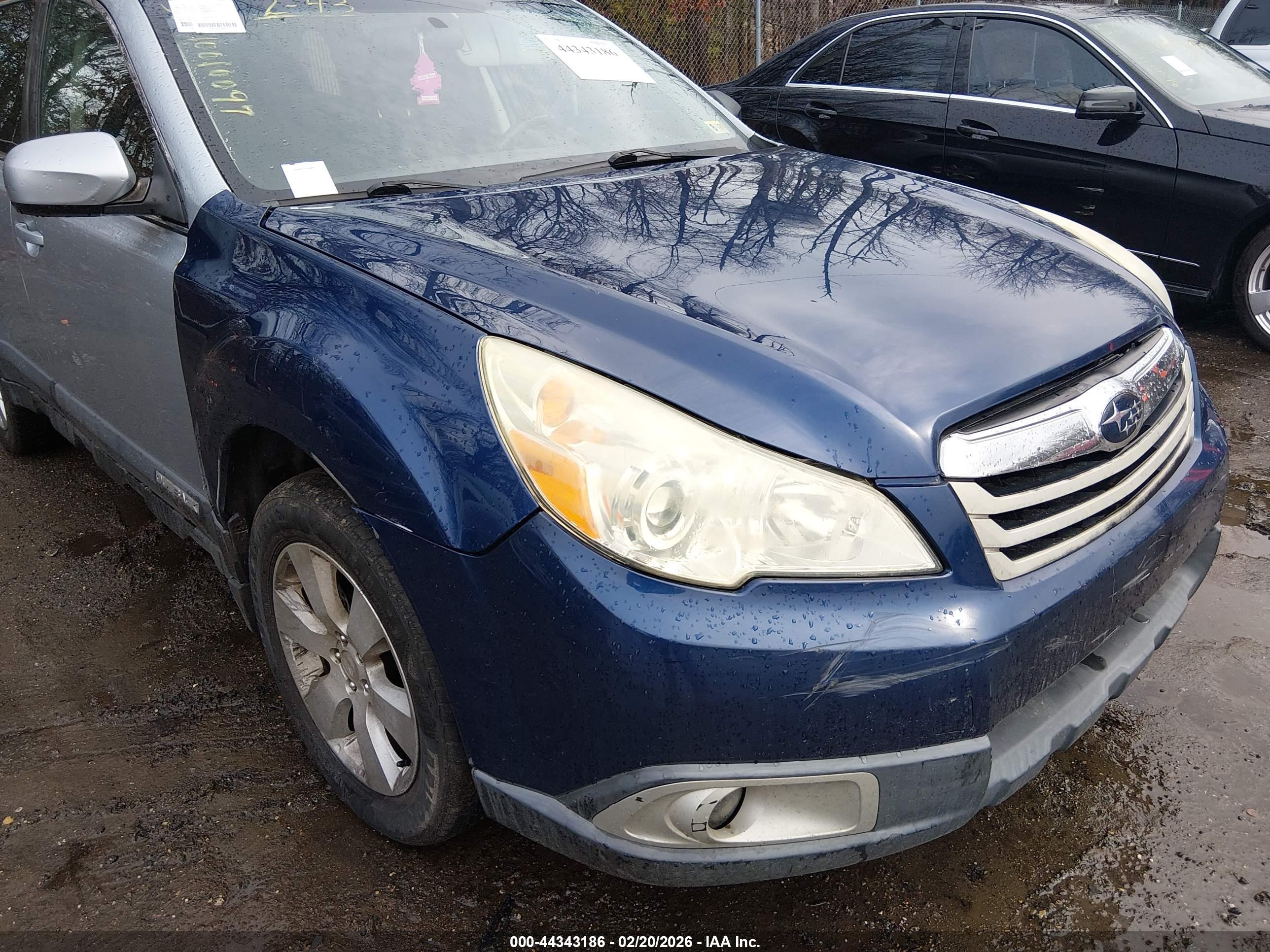 SUBARU OUTBACK image 6