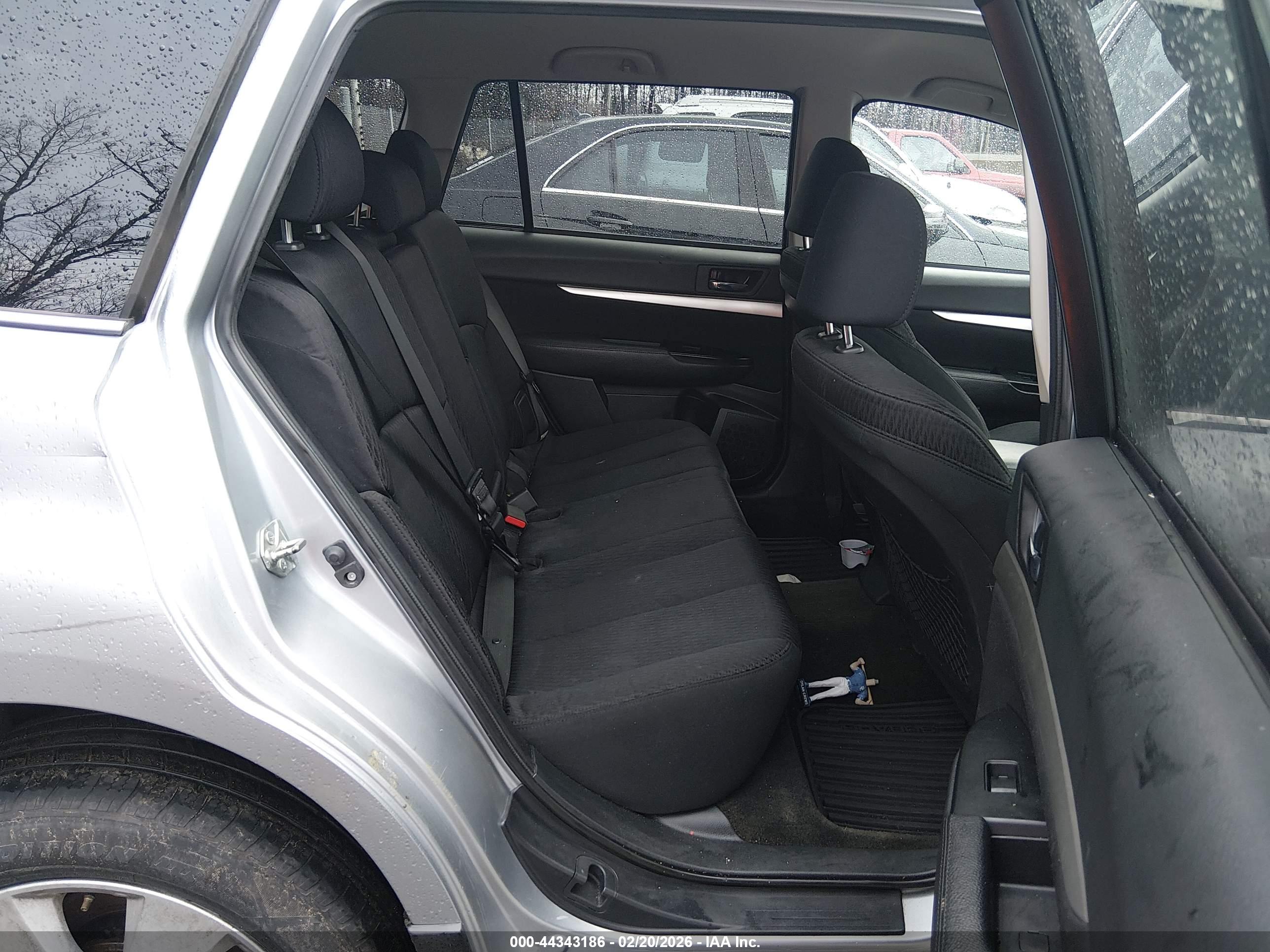 SUBARU OUTBACK image 8