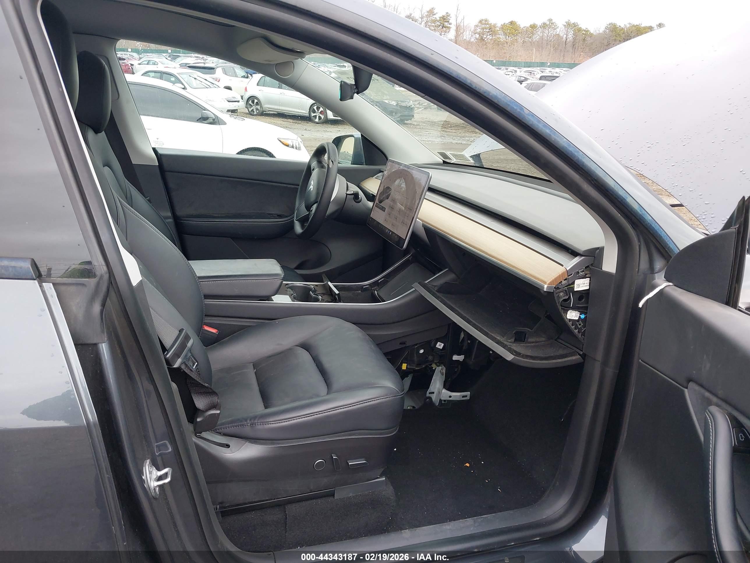 TESLA MODEL image 5