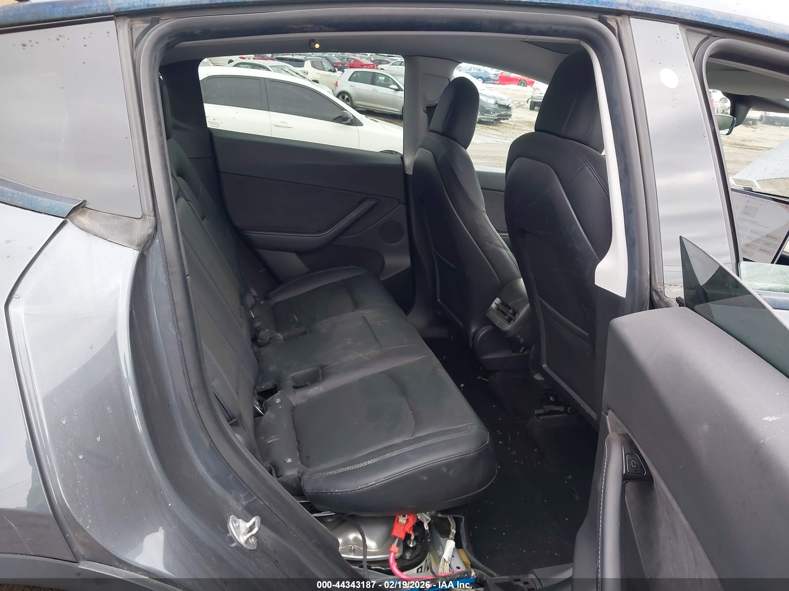 TESLA MODEL image 8