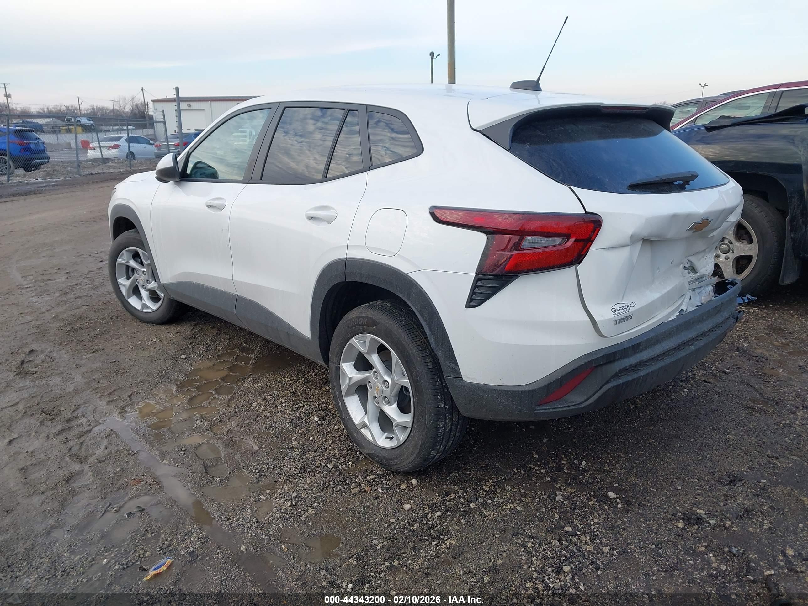 CHEVROLET TRAX image 3