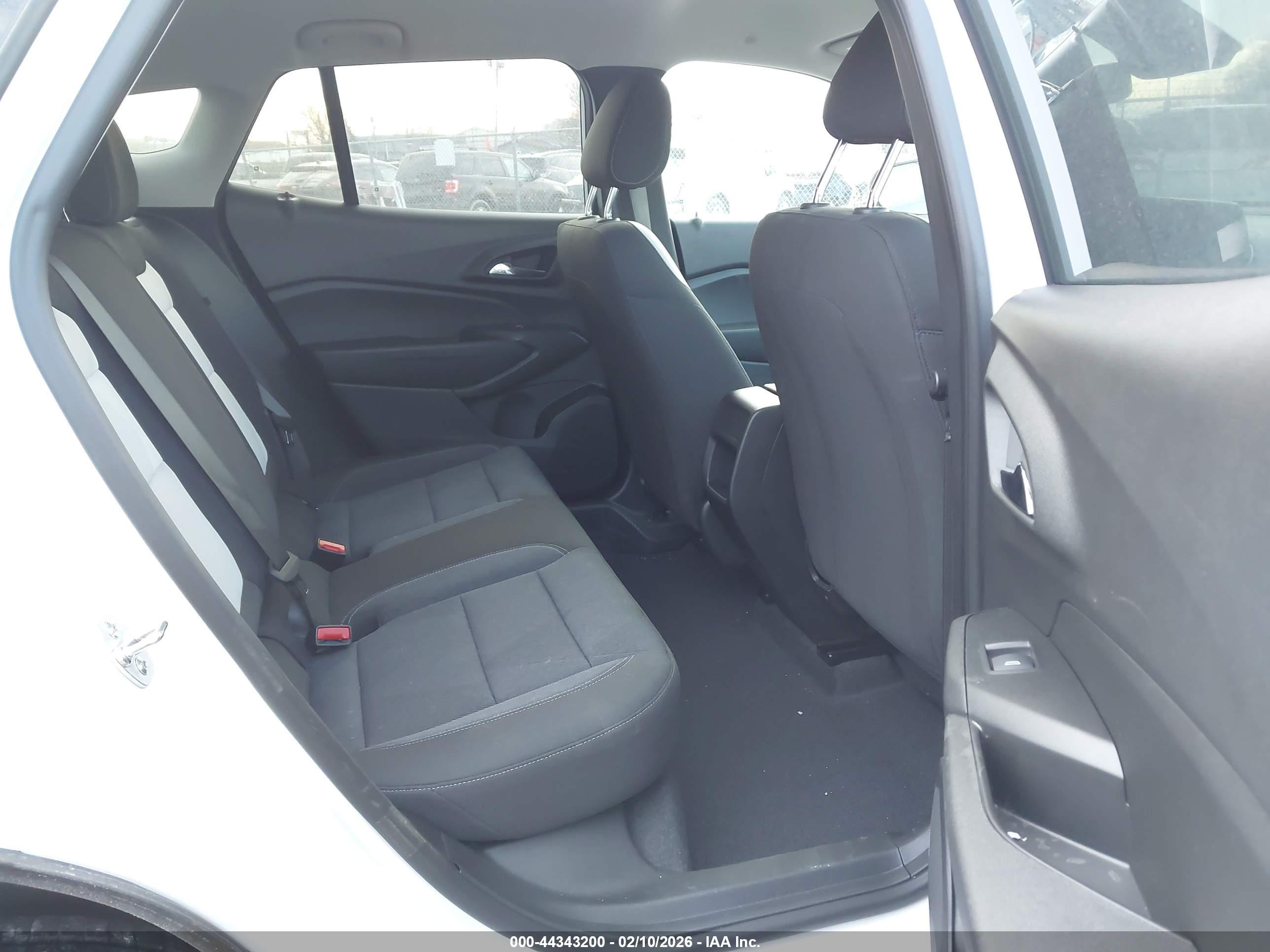 CHEVROLET TRAX image 8