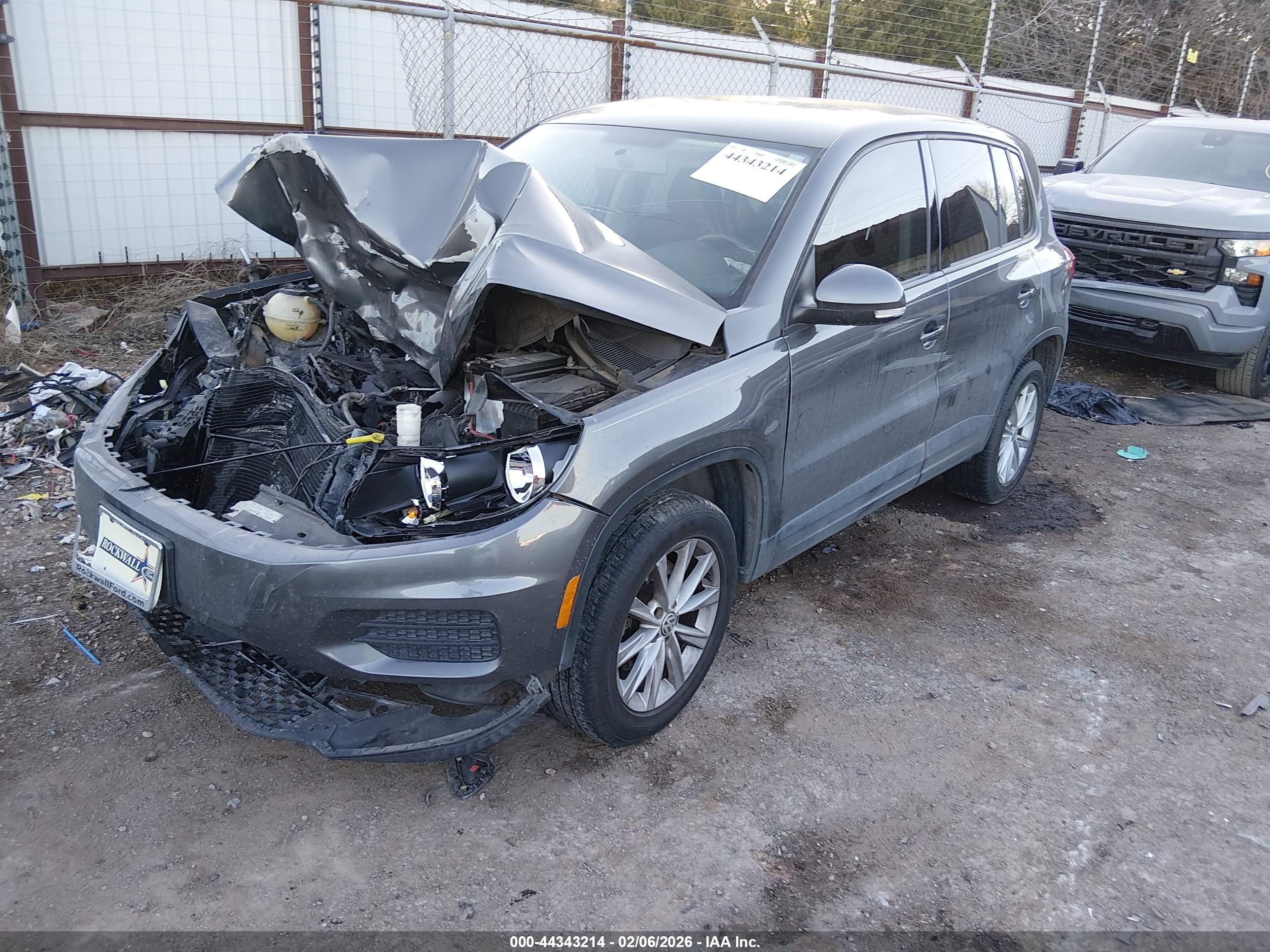 VOLKSWAGEN TIGUAN image 2