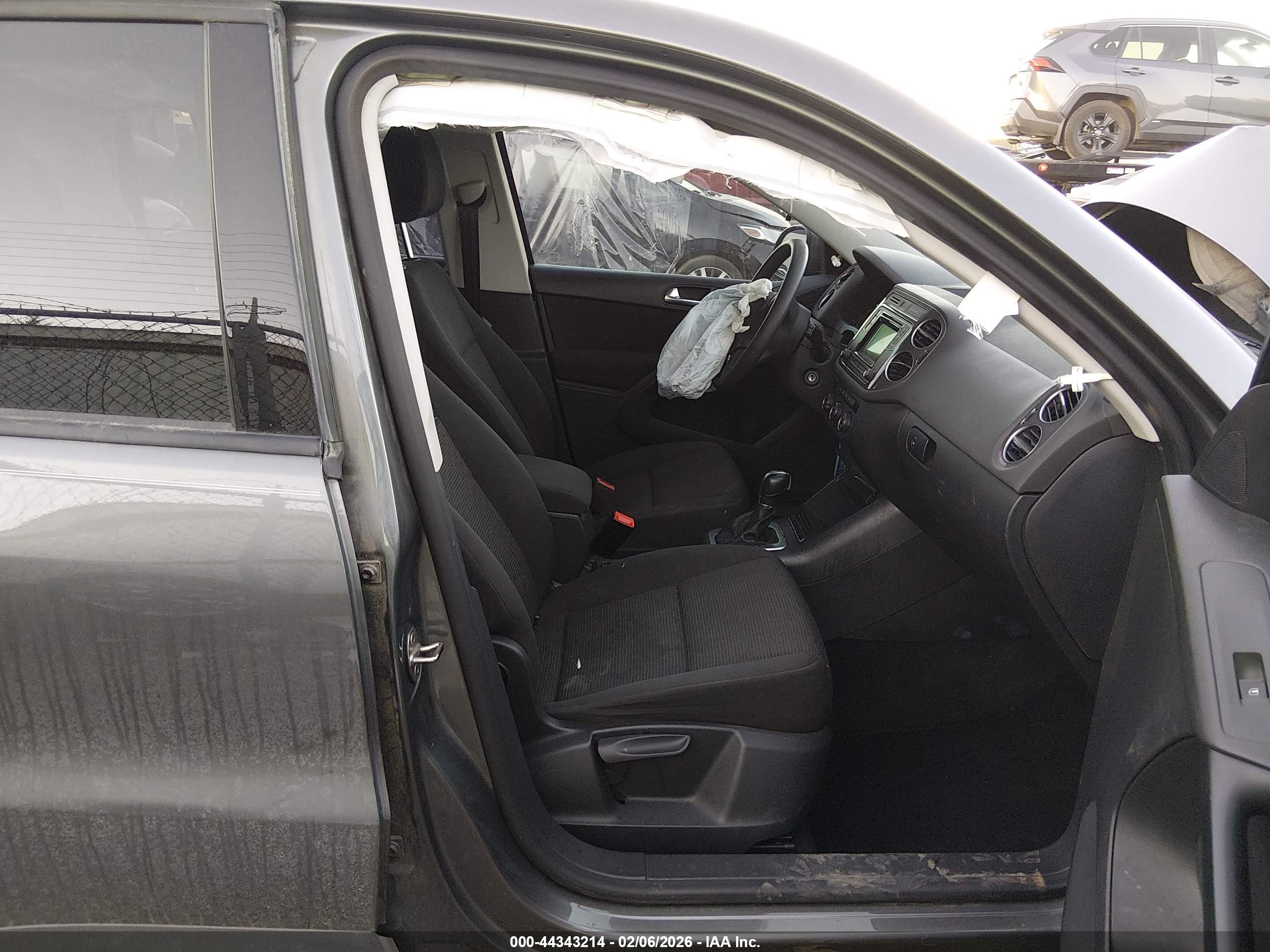 VOLKSWAGEN TIGUAN image 5