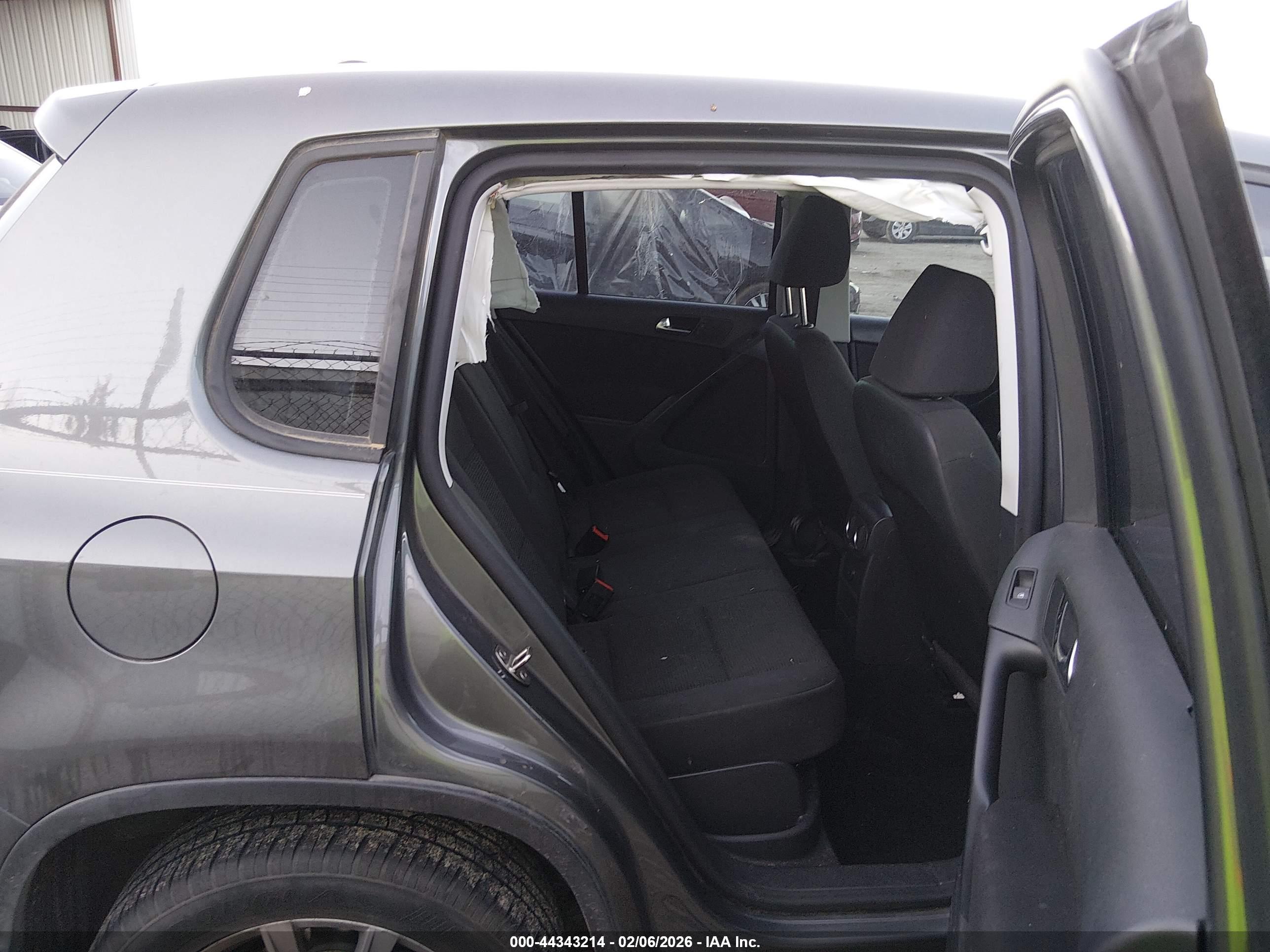 VOLKSWAGEN TIGUAN image 8