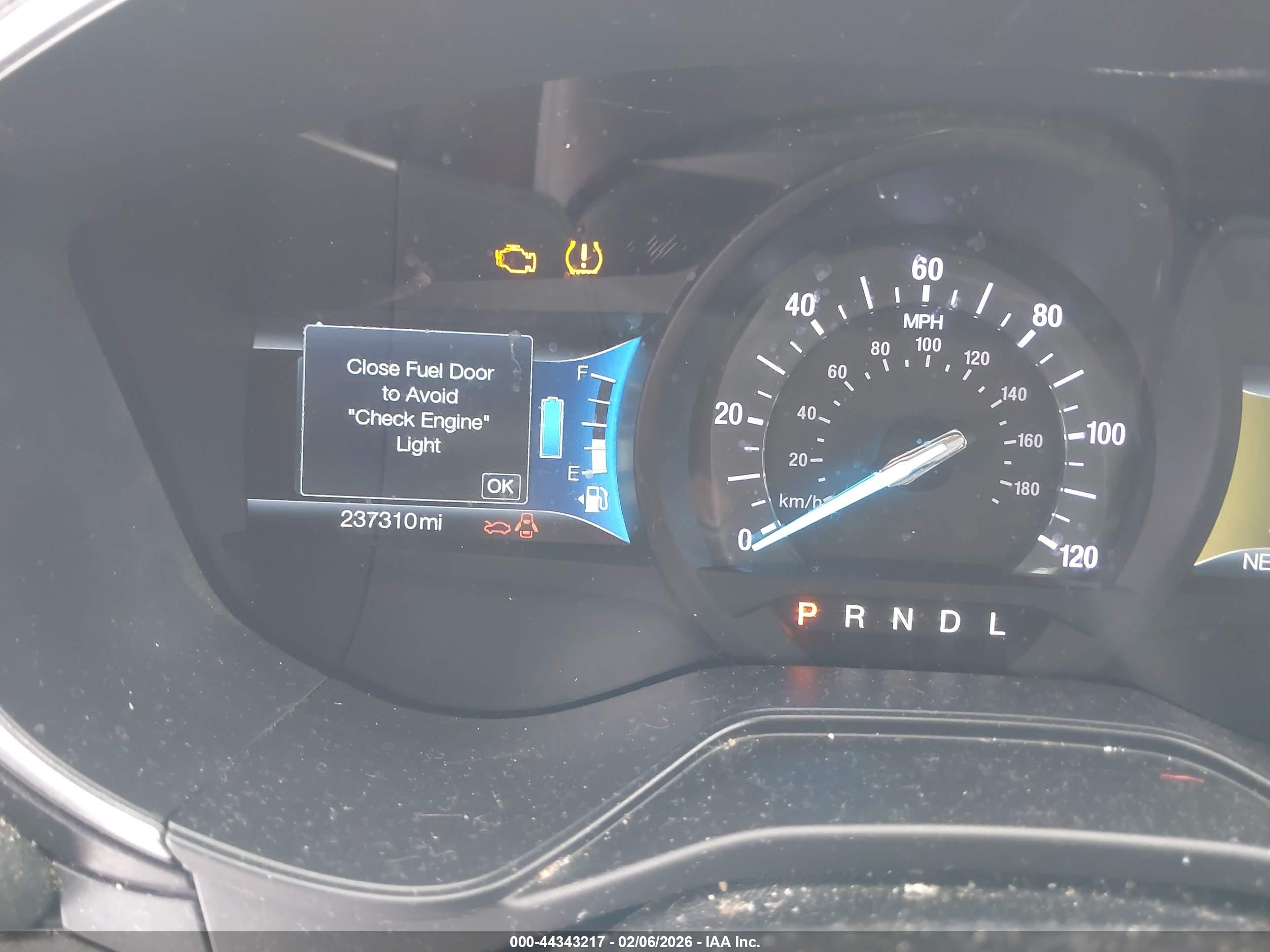 FORD FUSION image 7
