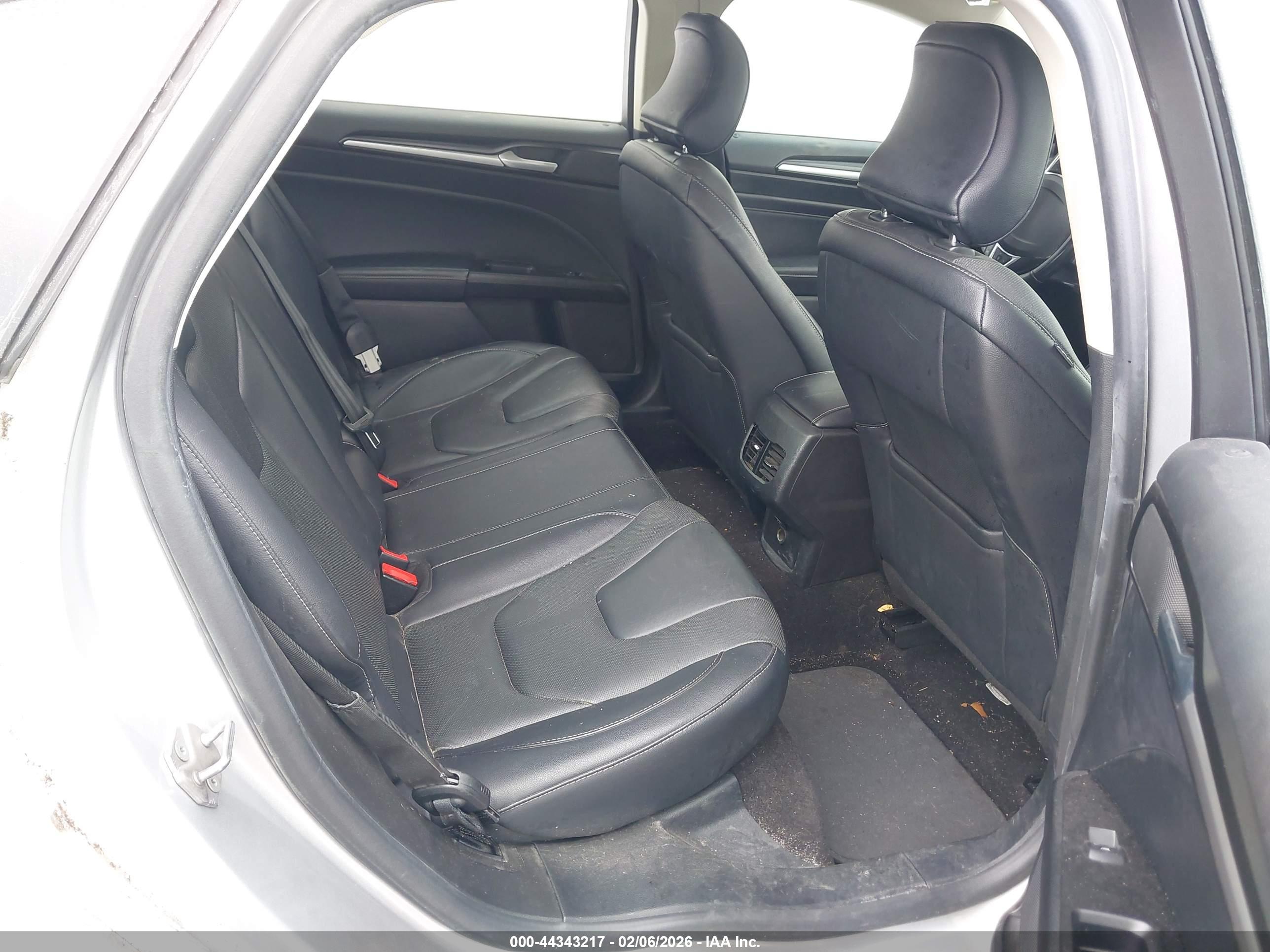 FORD FUSION image 8