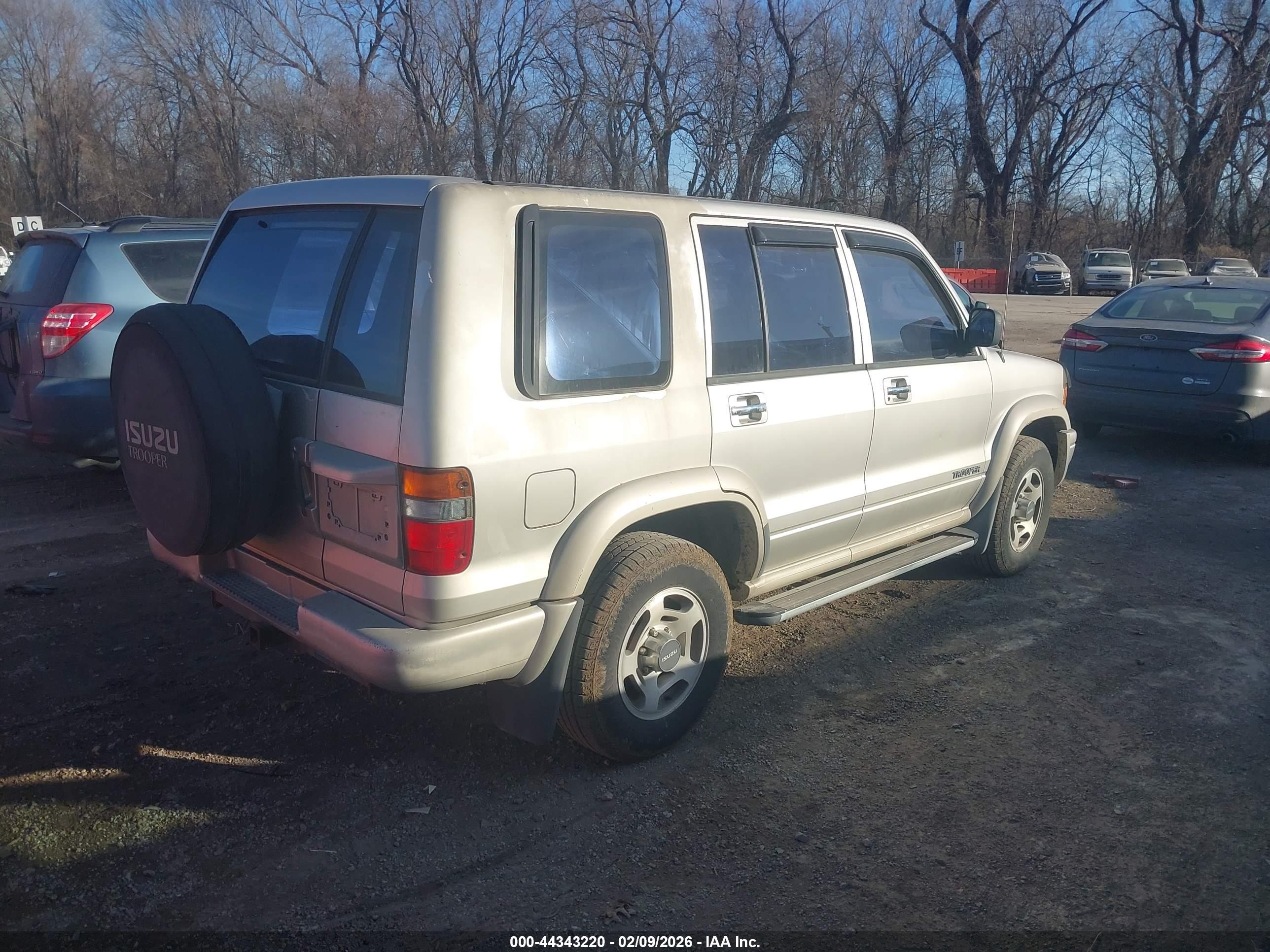 ISUZU TROOPER image 4