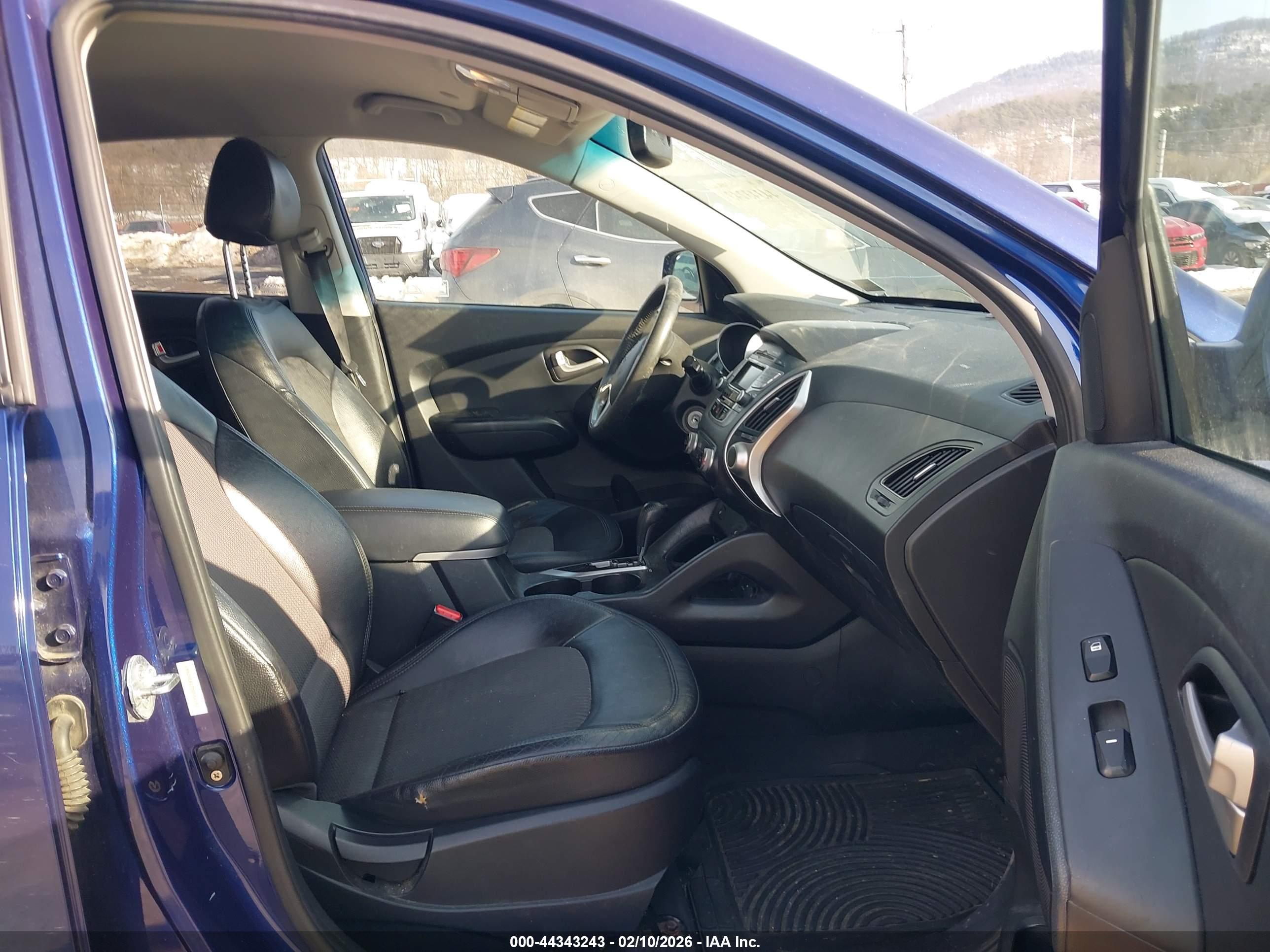 HYUNDAI TUCSON image 5