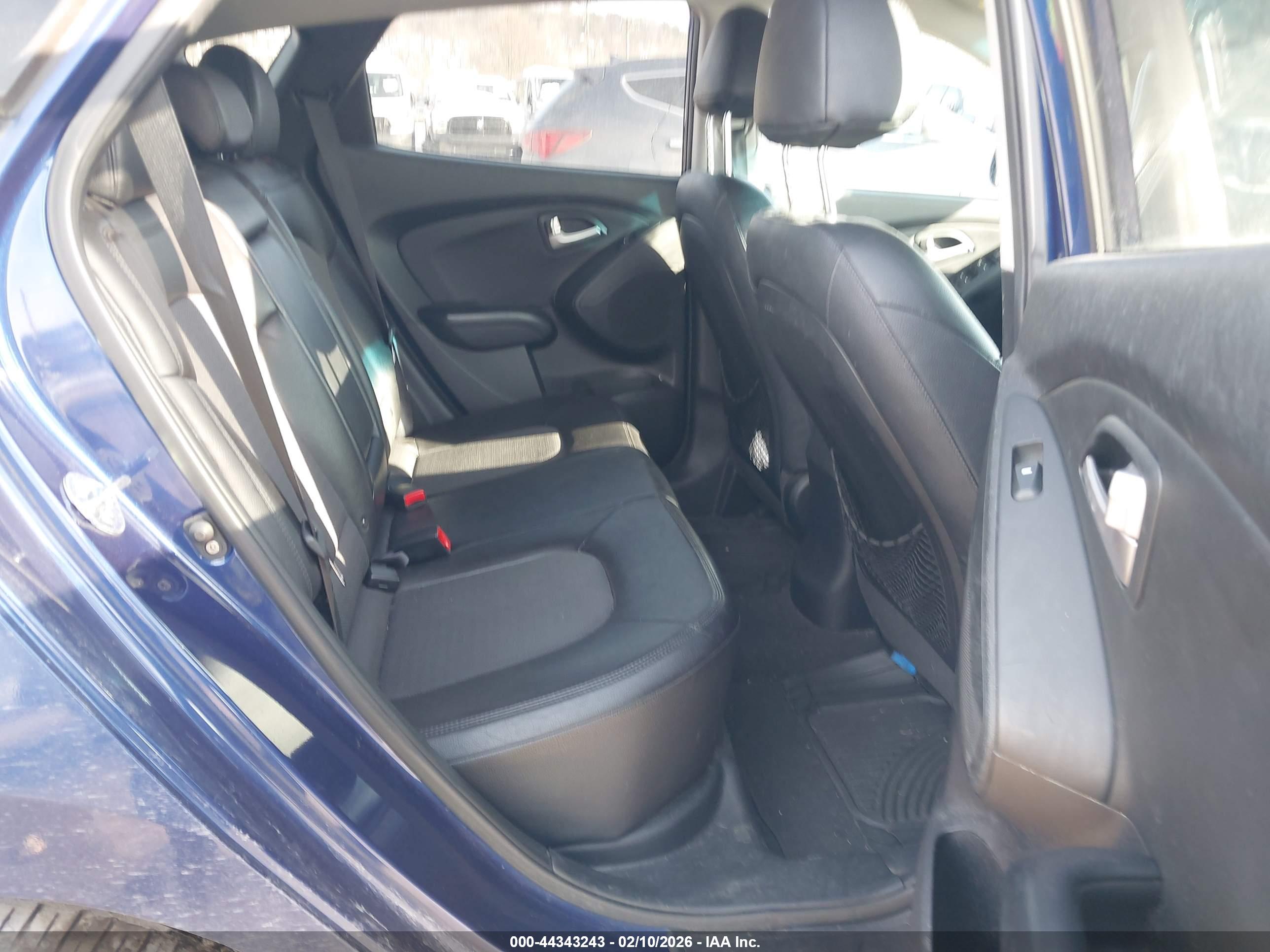 HYUNDAI TUCSON image 8