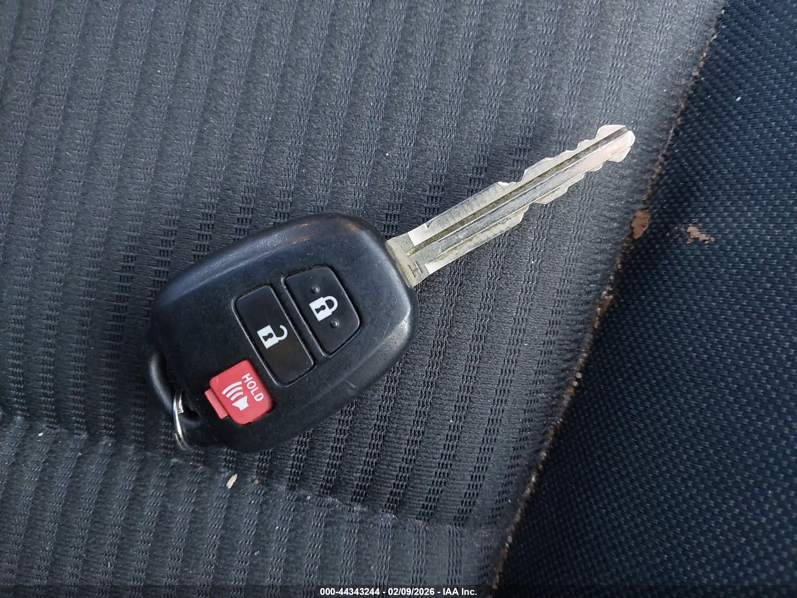 TOYOTA RAV4 image 11