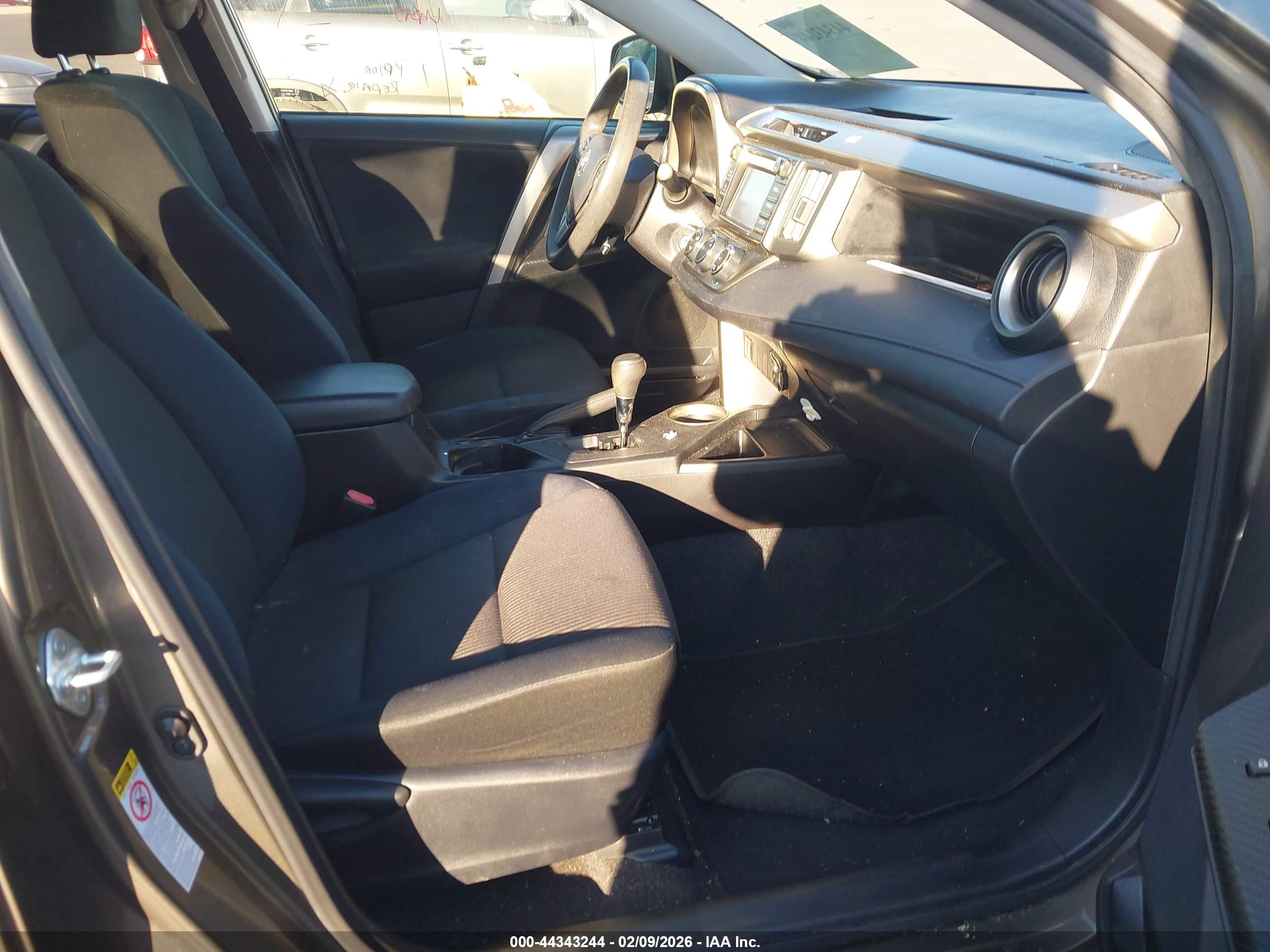 TOYOTA RAV4 image 5