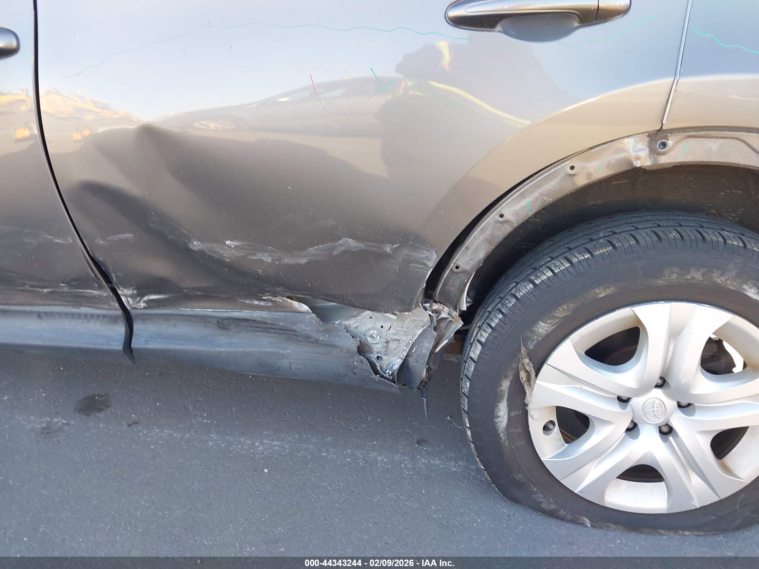 TOYOTA RAV4 image 6
