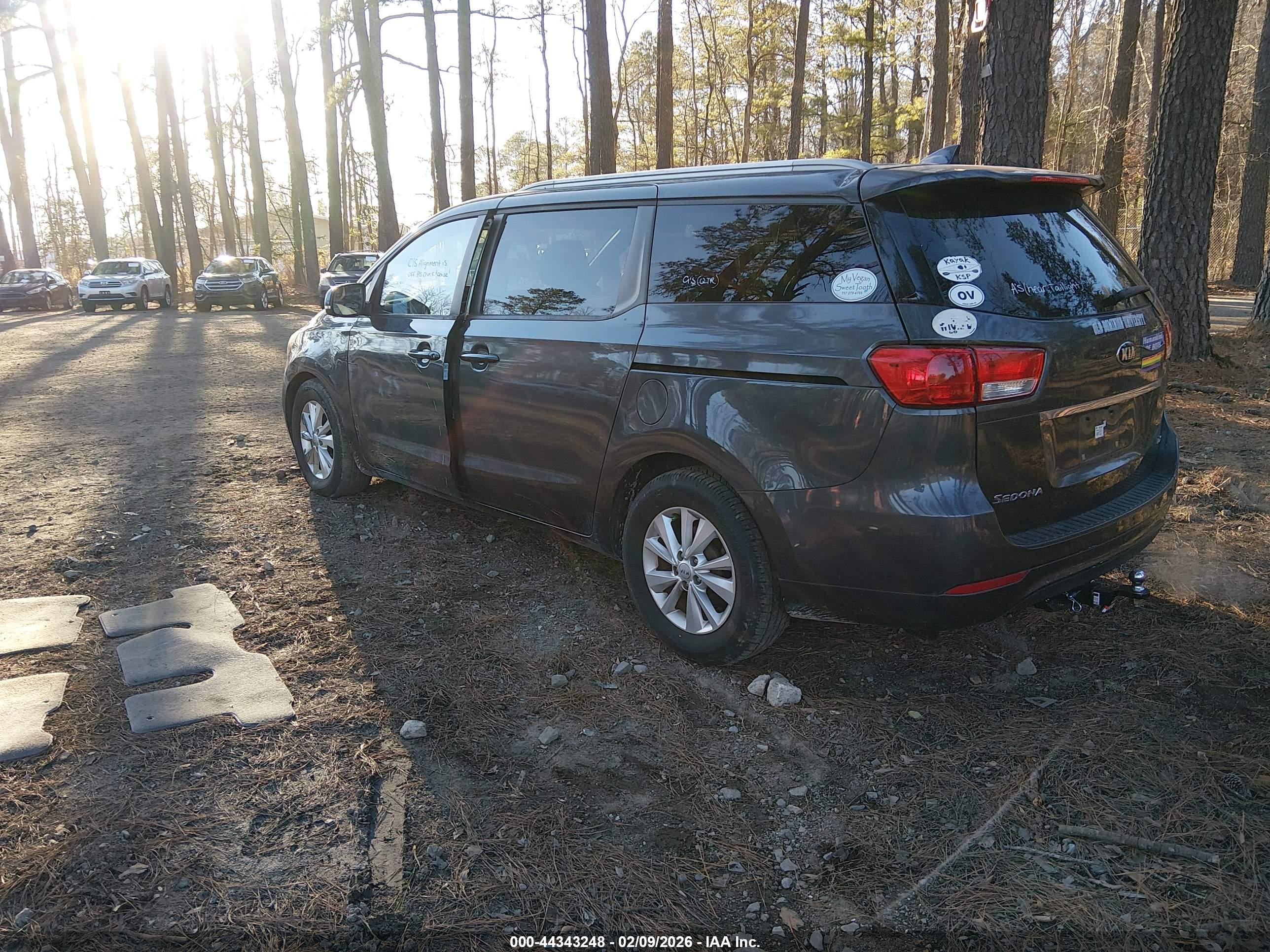 KIA SEDONA image 3