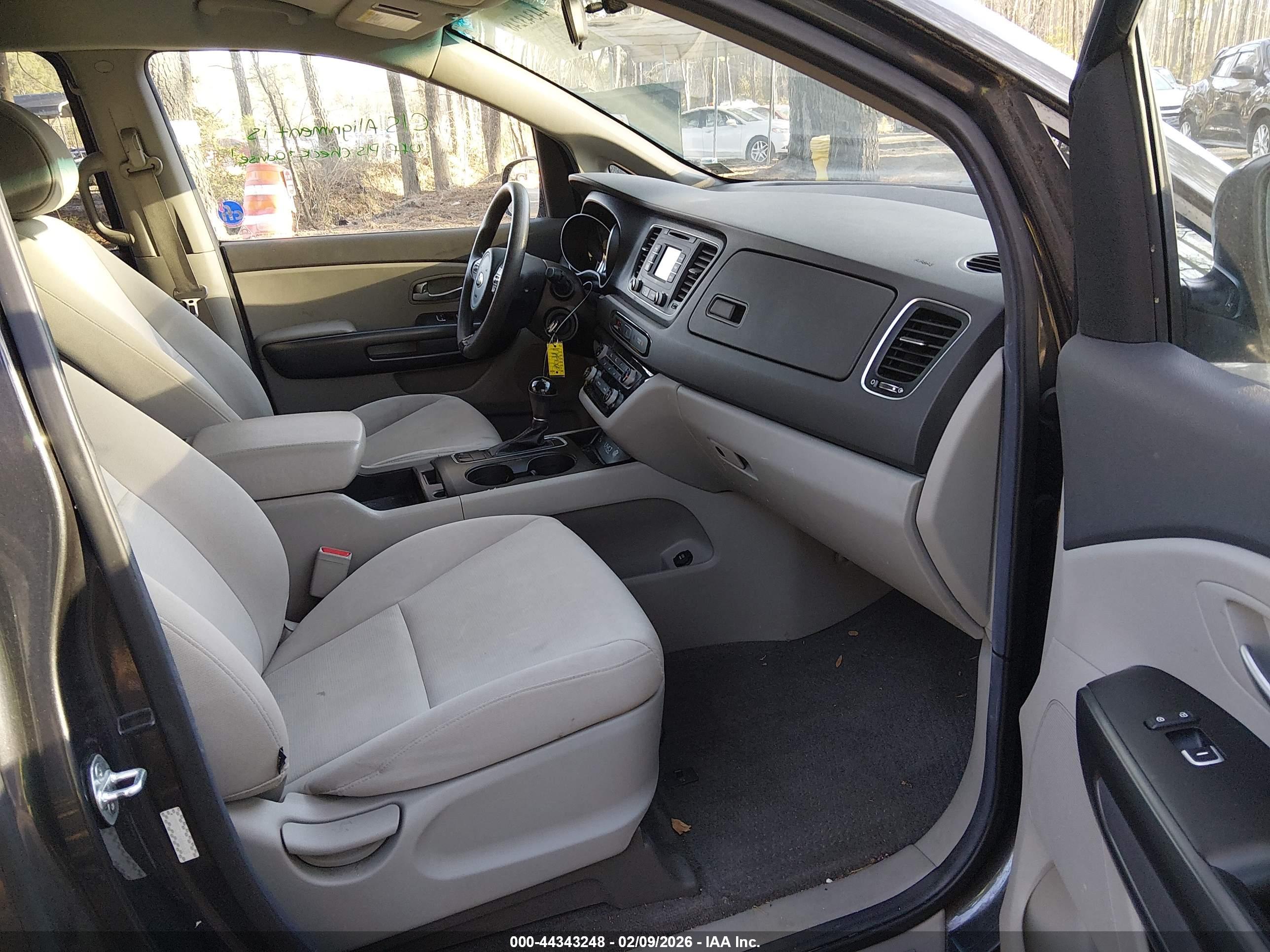 KIA SEDONA image 5