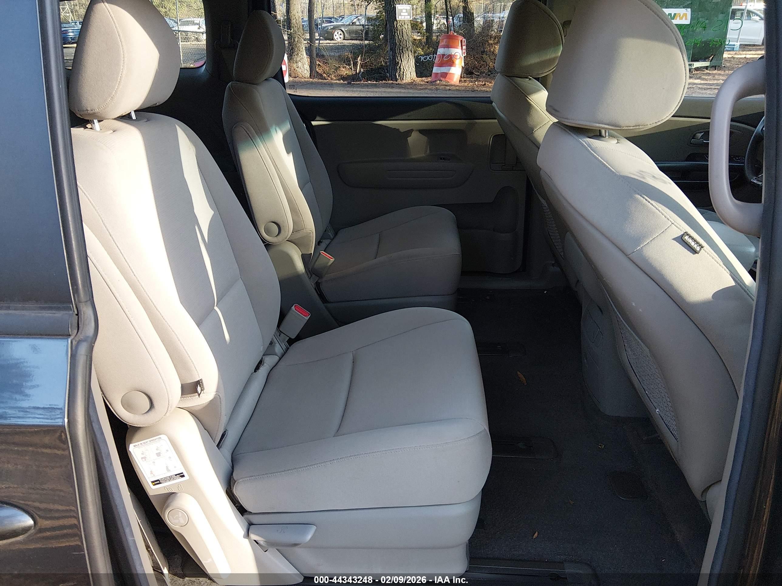 KIA SEDONA image 8