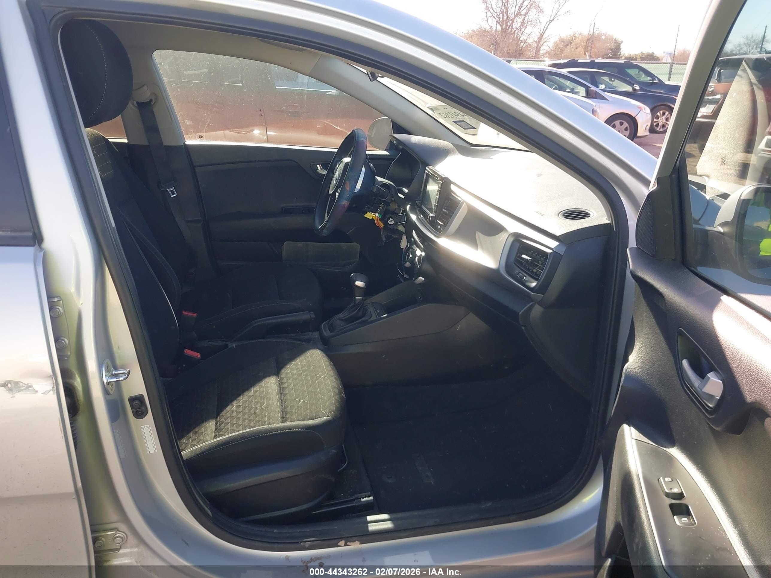 KIA RIO image 5
