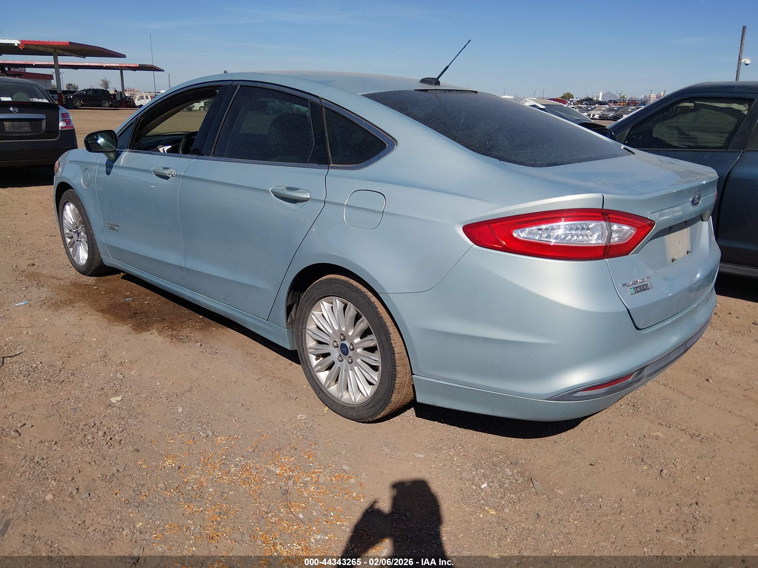 FORD FUSION image 3