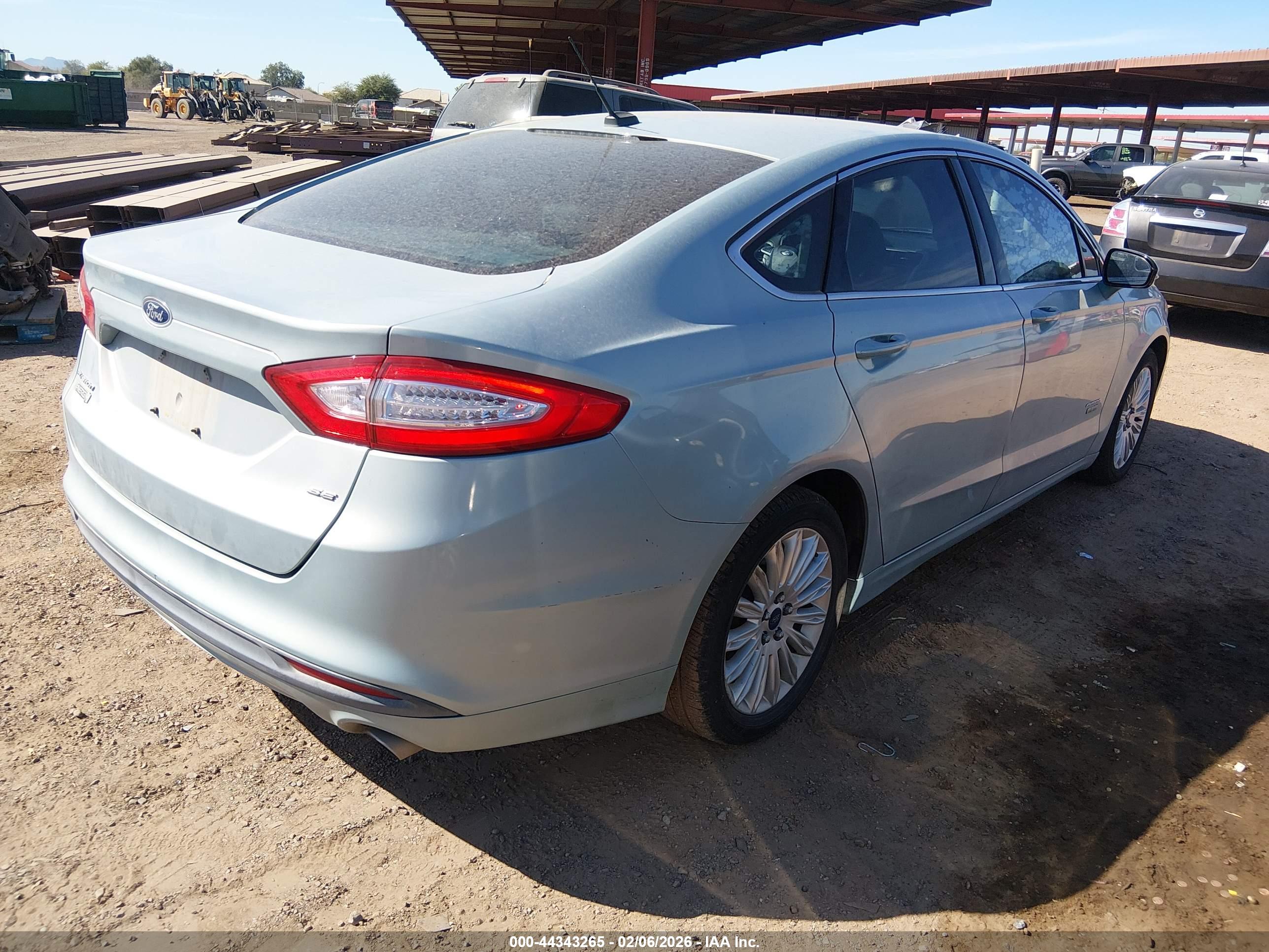 FORD FUSION image 4