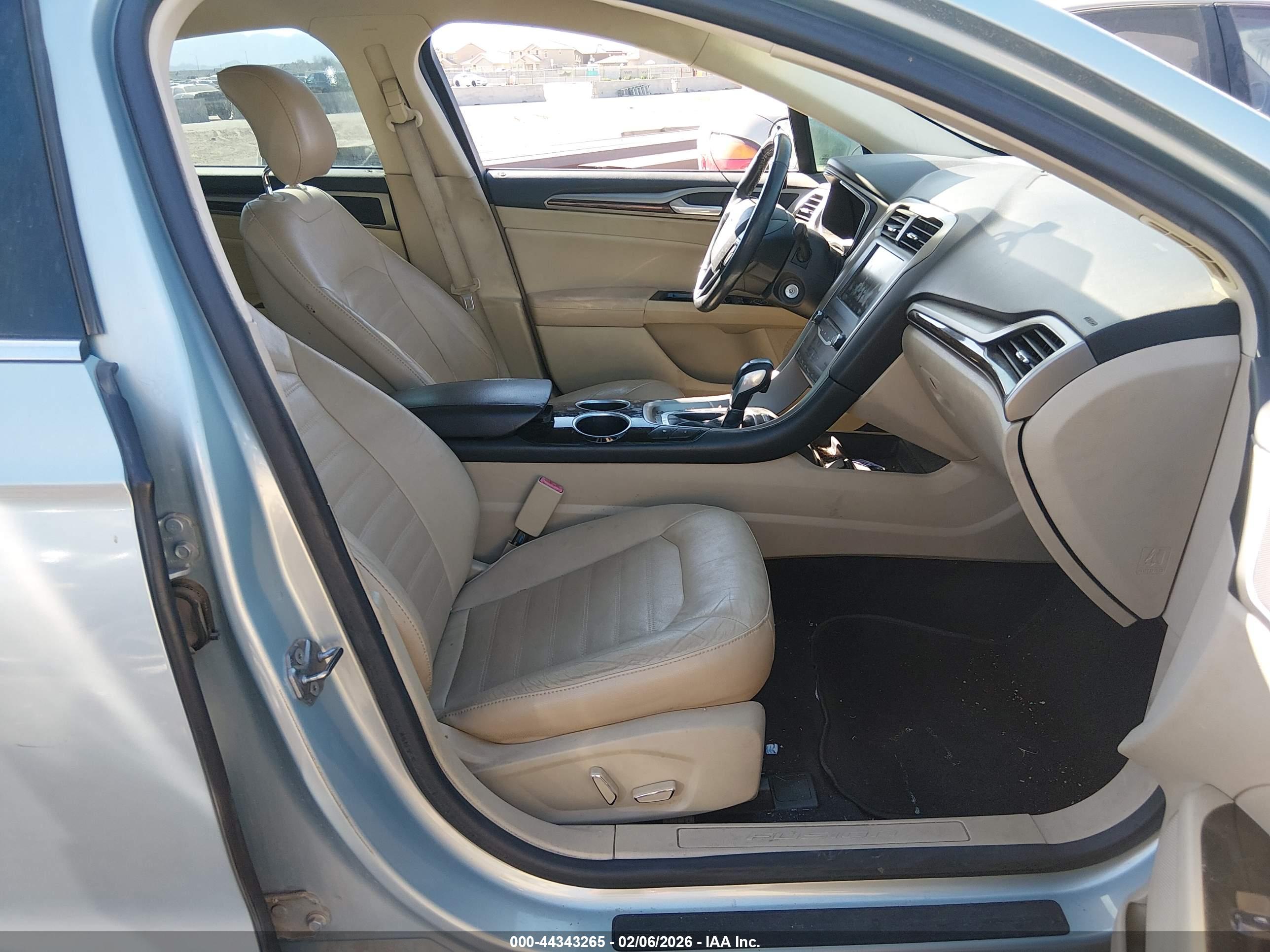 FORD FUSION image 5