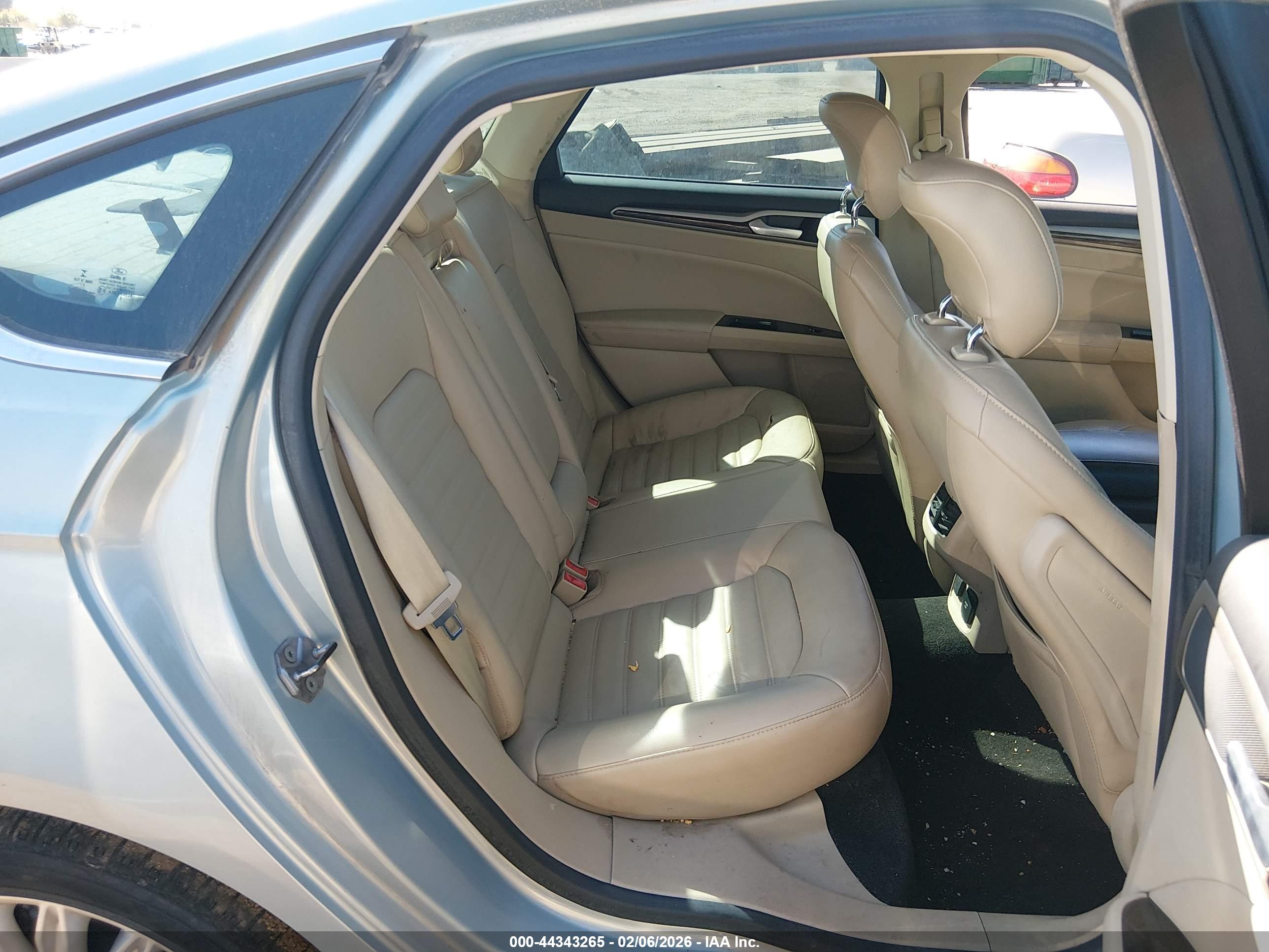 FORD FUSION image 8