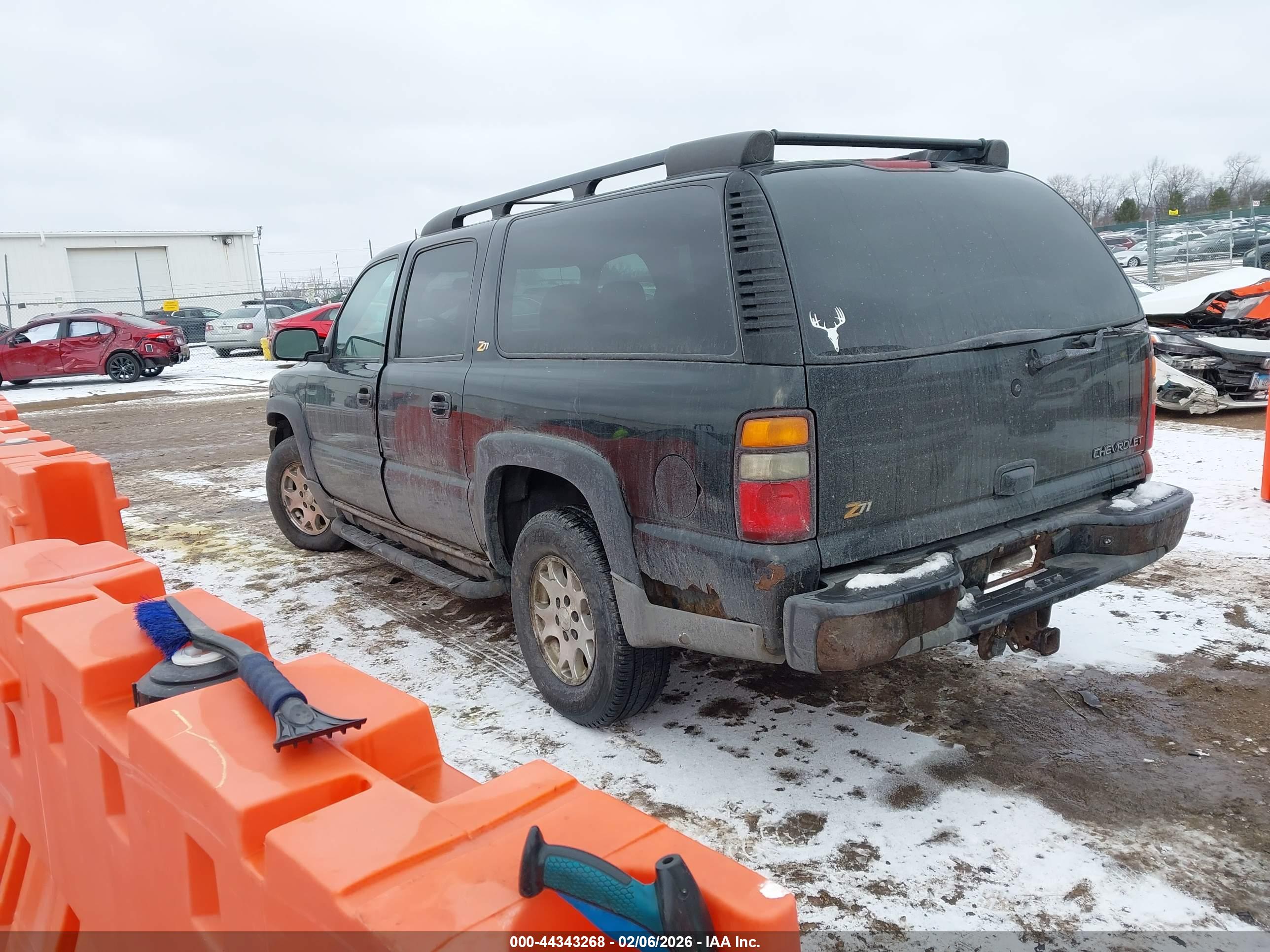 CHEVROLET SUBURBAN image 3